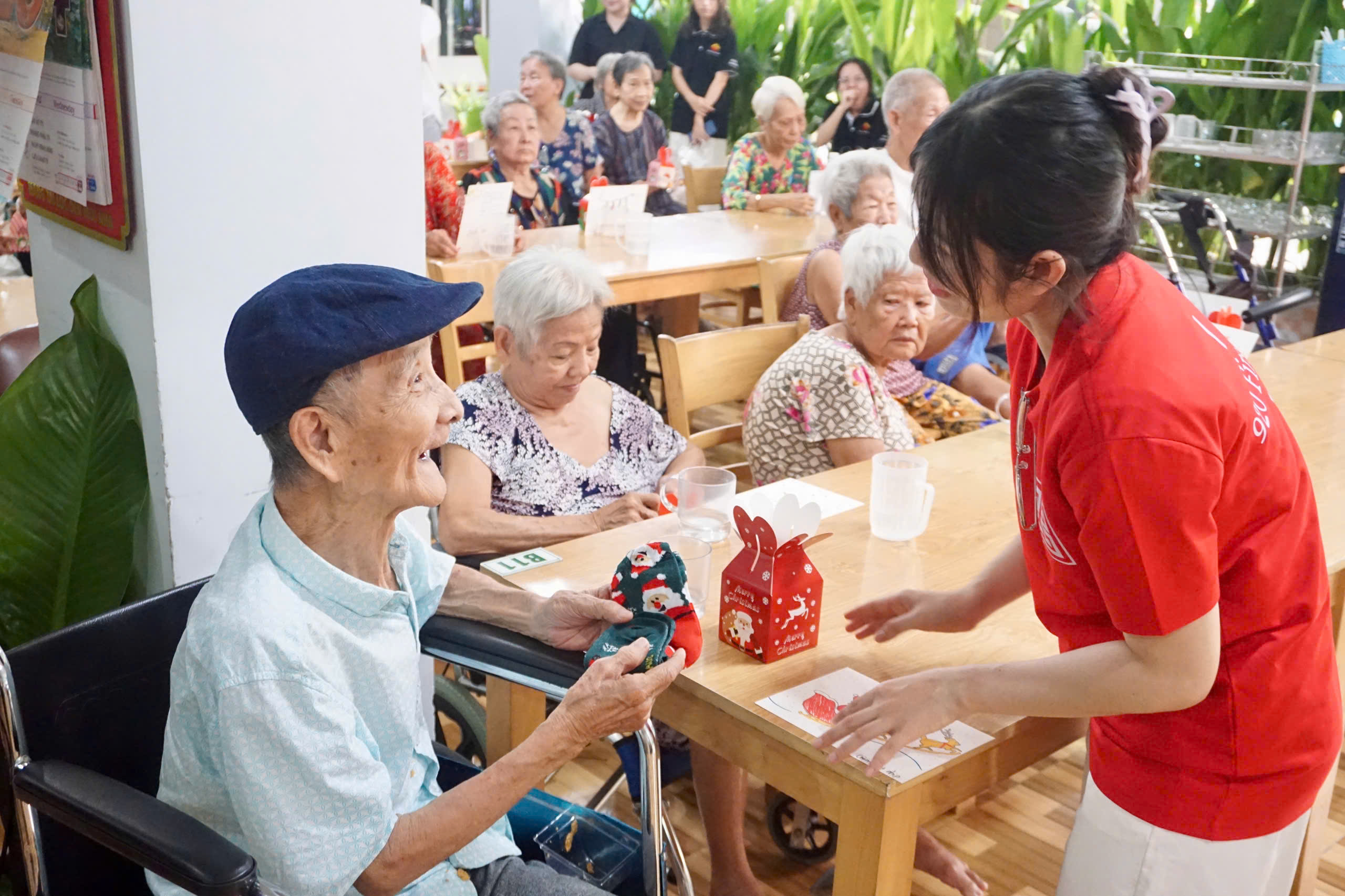 C&ugrave;ng Chậm một nhịp đ&oacute;n Gi&aacute;ng sinh ấm &aacute;p tại Viện dưỡng l&atilde;o T&acirc;m An - Ảnh 7.