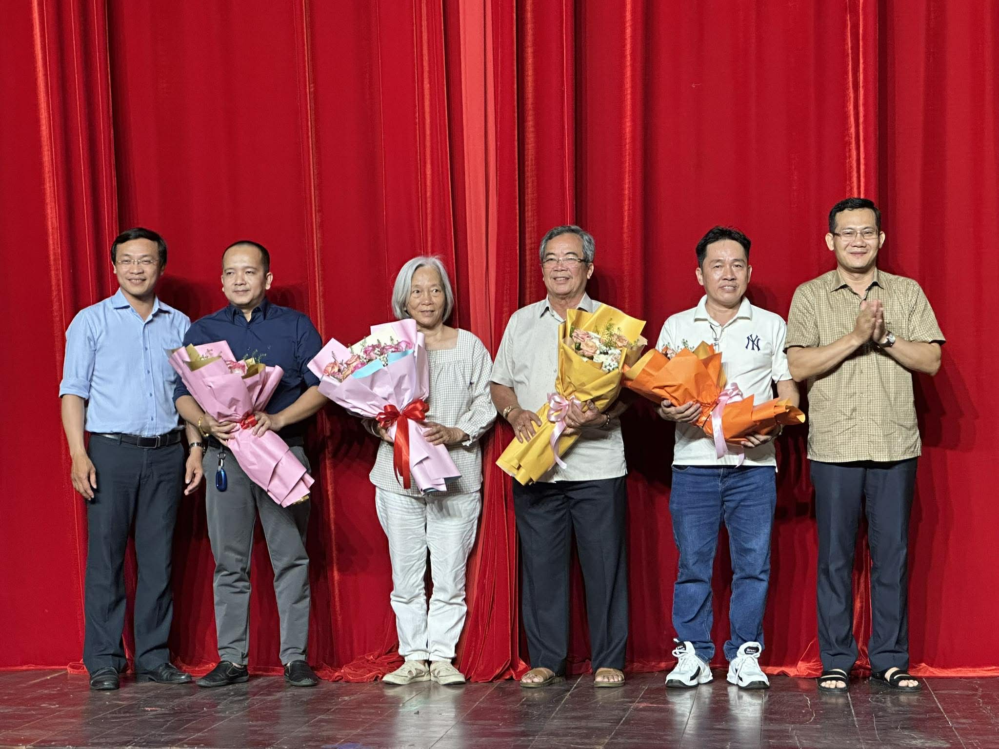 "Người mẹ và thanh gươm", dạt dào cảm xúc khi xem lại tác phẩm của nhà thơ Phan Vũ - Ảnh 5.