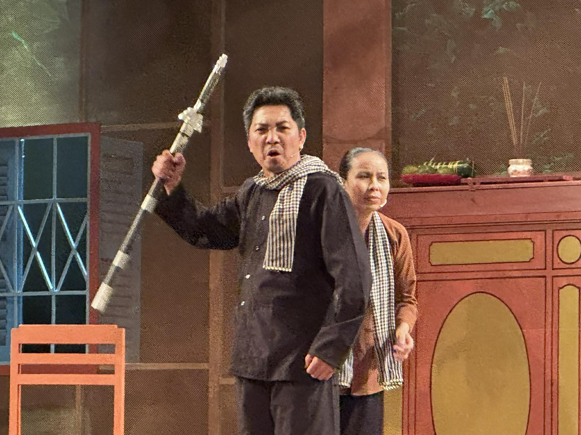 "Người mẹ và thanh gươm", dạt dào cảm xúc khi xem lại tác phẩm của nhà thơ Phan Vũ - Ảnh 1.
