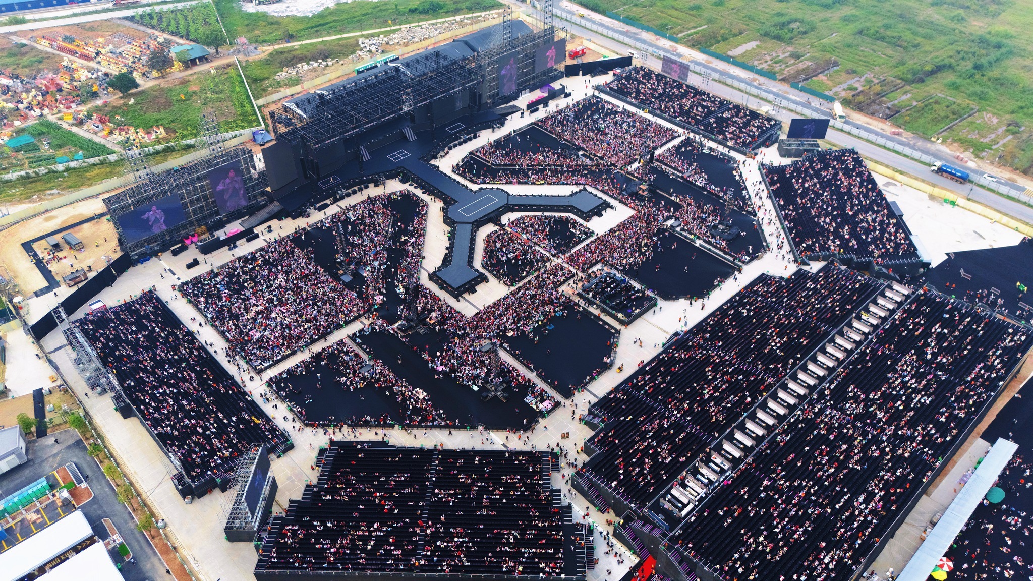 Fan &ldquo;đu concert&rdquo; xuy&ecirc;n ng&agrave;y đ&ecirc;m: &ldquo;Hiếm nơi n&agrave;o l&yacute; tưởng như Ocean City&rdquo; - Ảnh 7.