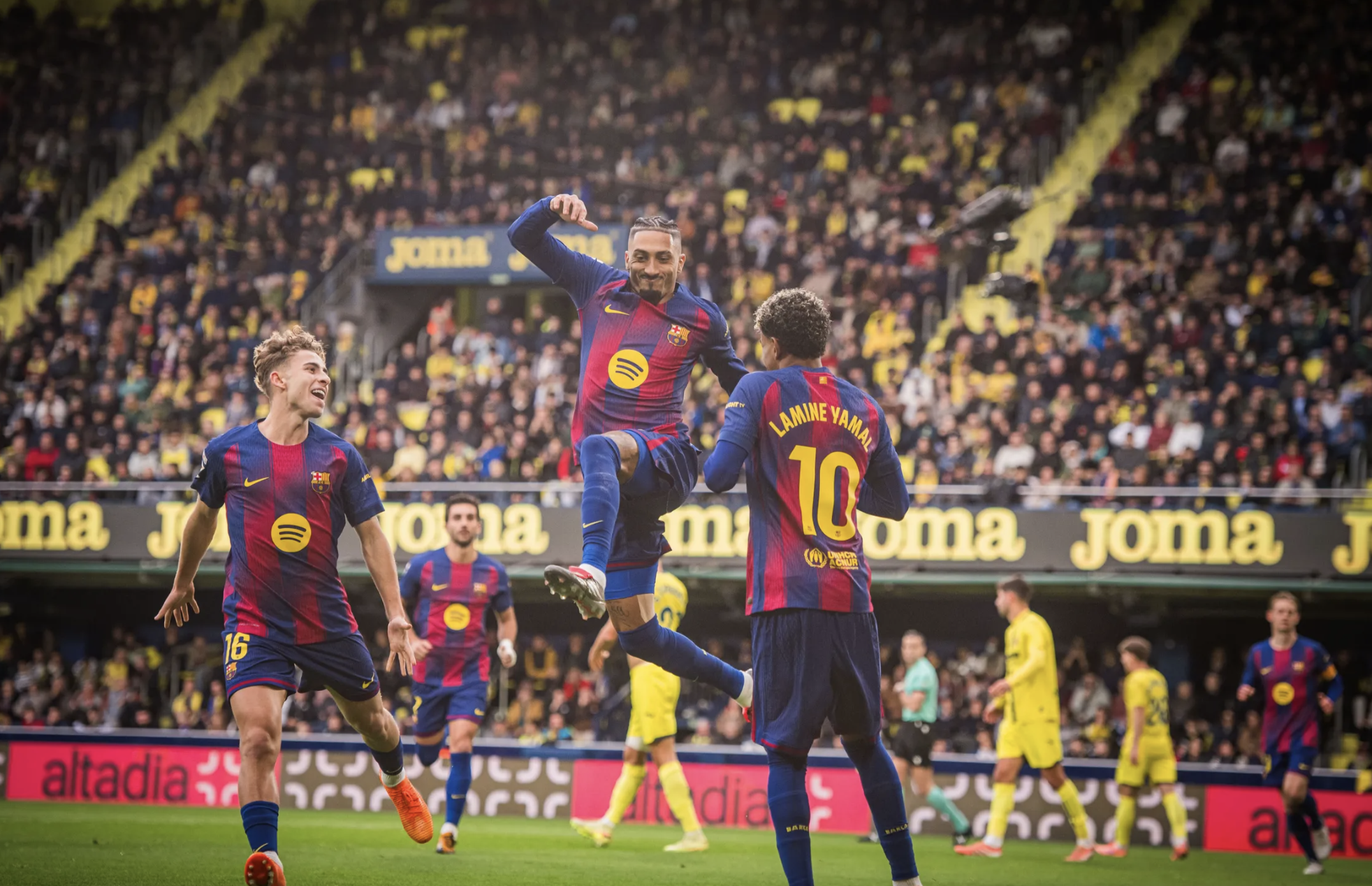 Đánh chìm "Tàu ngầm vàng", Barcelona vô địch lượt đi La Liga - Ảnh 2.