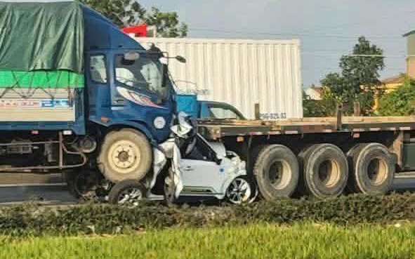 Tai nạn giao thông liên hoàn thảm khốc, 3 người thương vong, 7 xe ô tô bị hư hỏng