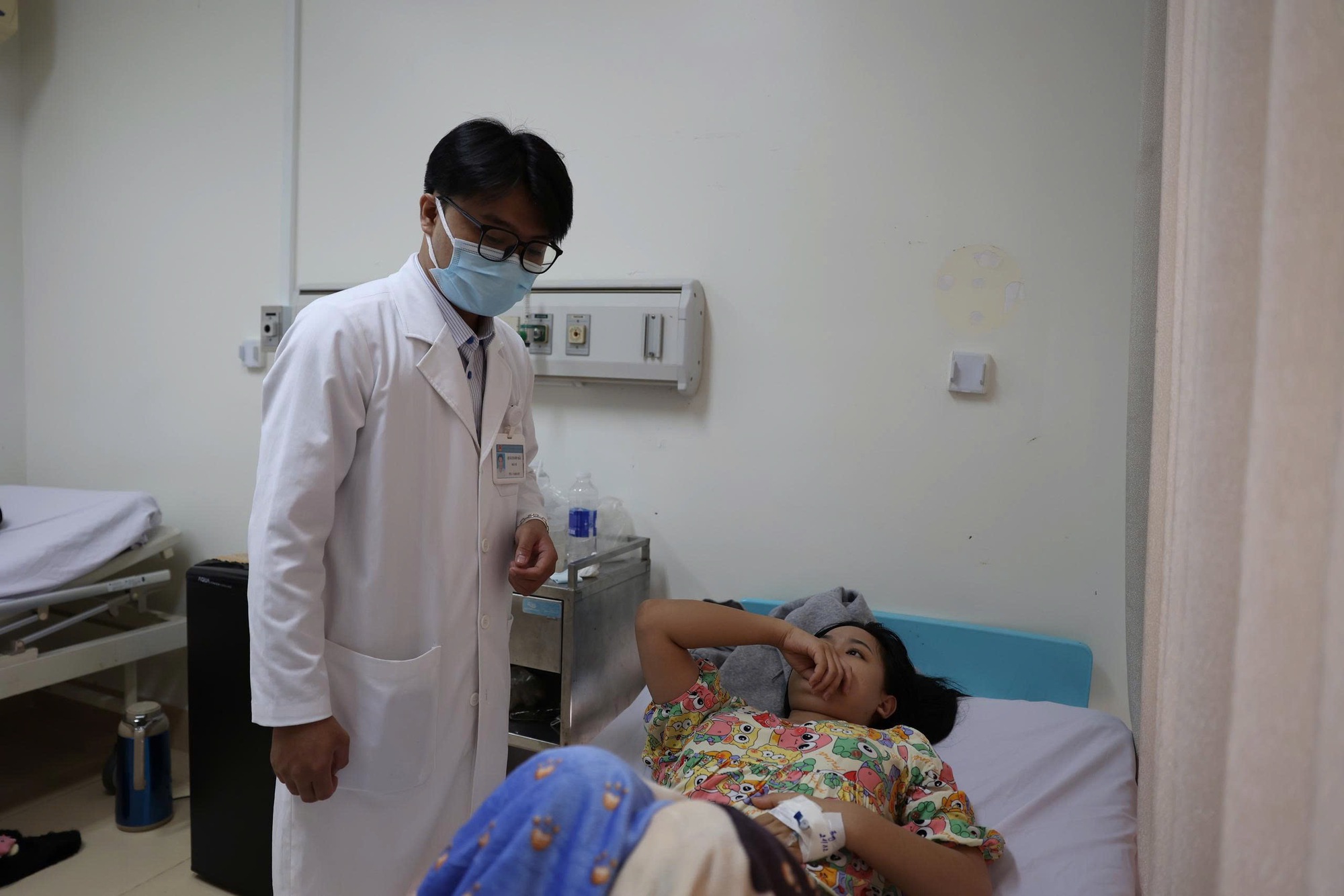 Vụ h&agrave;ng chục ca ghi ngộ độc b&aacute;nh m&igrave;: Mỗi ng&agrave;y b&aacute;n 600 ổ - Ảnh 2.