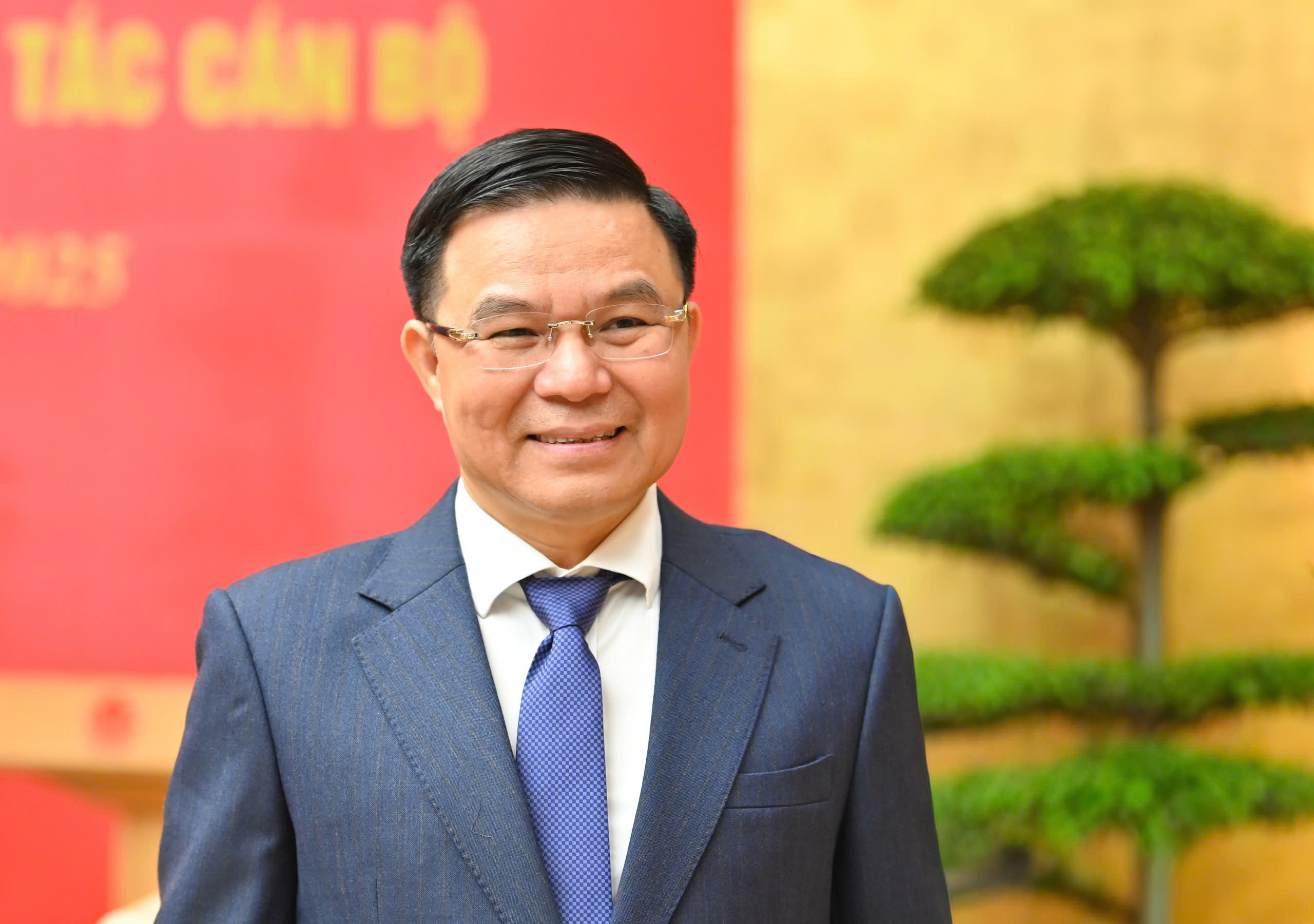 Quyền Bộ trưởng Bộ C&ocirc;ng Thương L&ecirc; Mạnh H&ugrave;ng cam kết nỗ lực ph&aacute;t triển ng&agrave;nh kinh tế - Ảnh 2.
