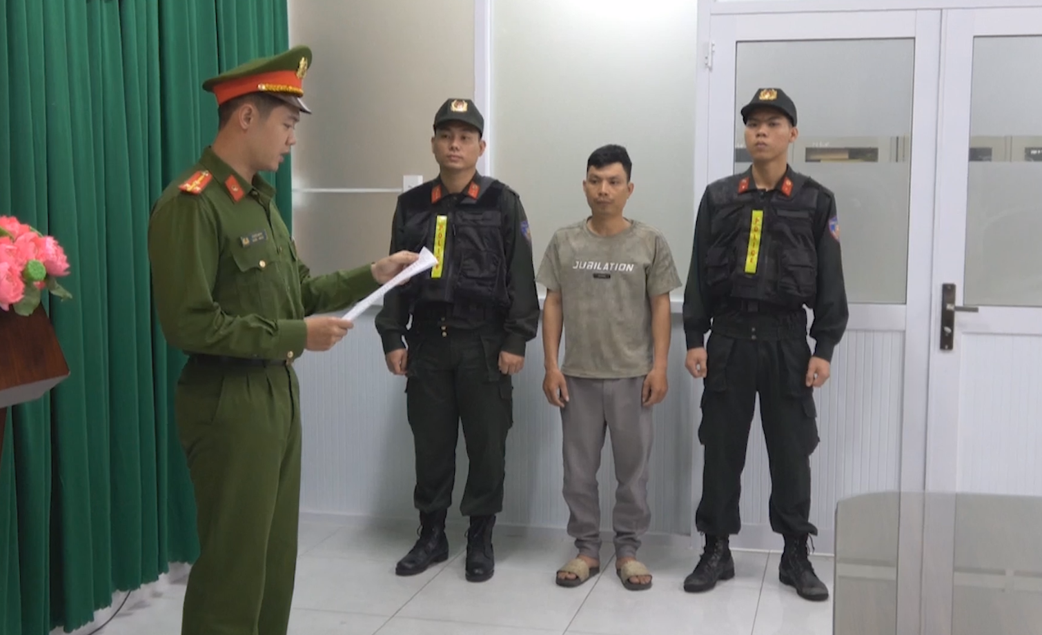 Công an TPHCM bắt Hồ Thành Được - Ảnh 5.