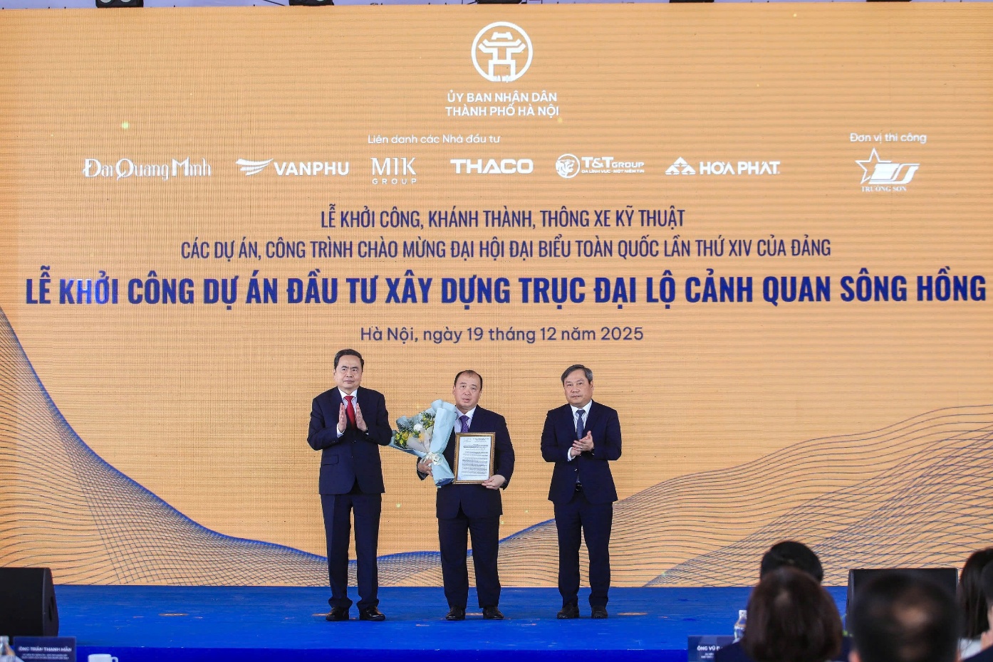 H&Agrave; NỘI KHỞI C&Ocirc;NG DỰ &Aacute;N ĐẦU TƯ X&Acirc;Y DỰNG TRỤC ĐẠI LỘ CẢNH QUAN S&Ocirc;NG HỒNG - Ảnh 1.