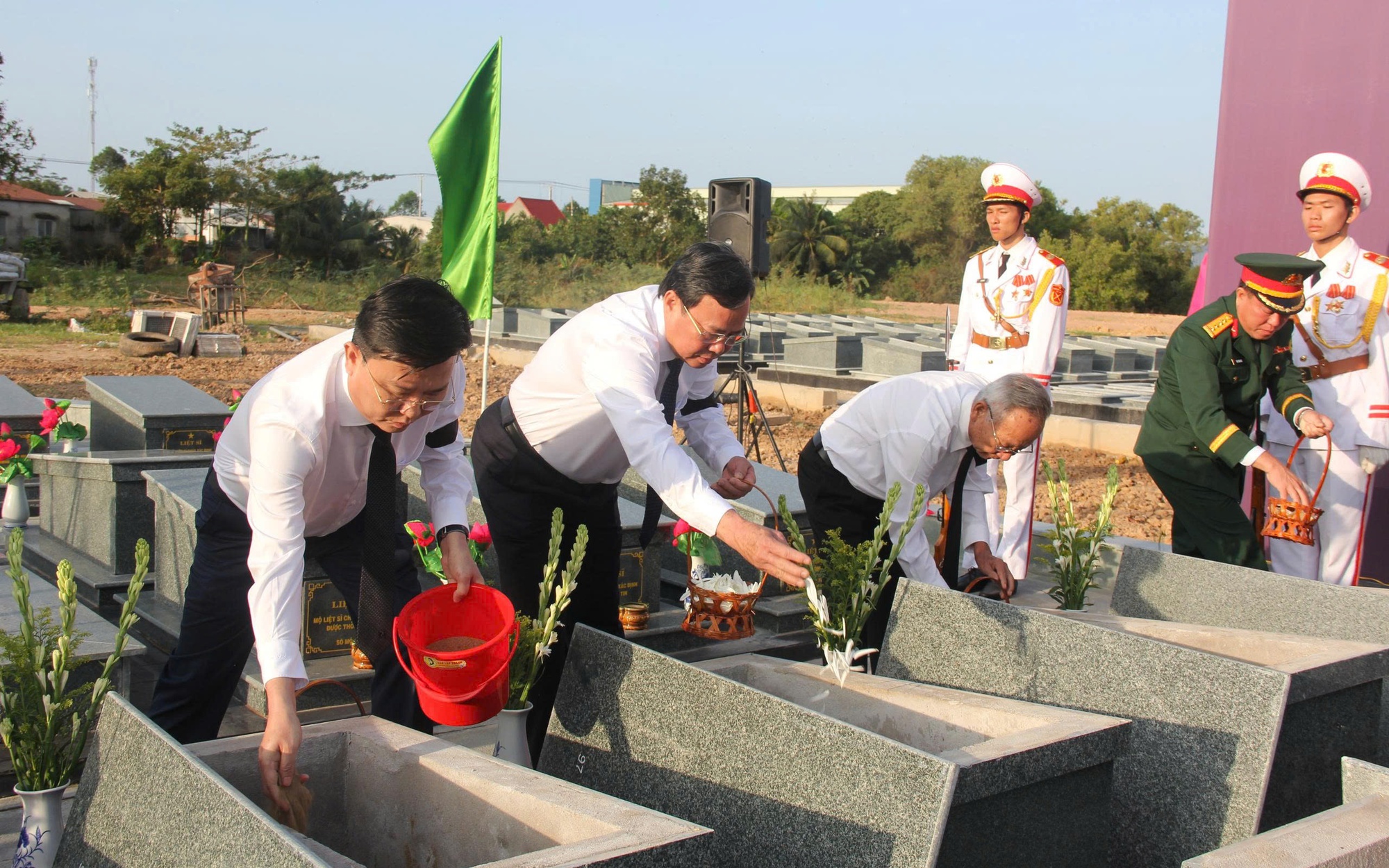 Tây Ninh tổ chức trọng thể lễ truy điệu và an táng hài cốt liệt sĩ hy sinh tại Campuchia