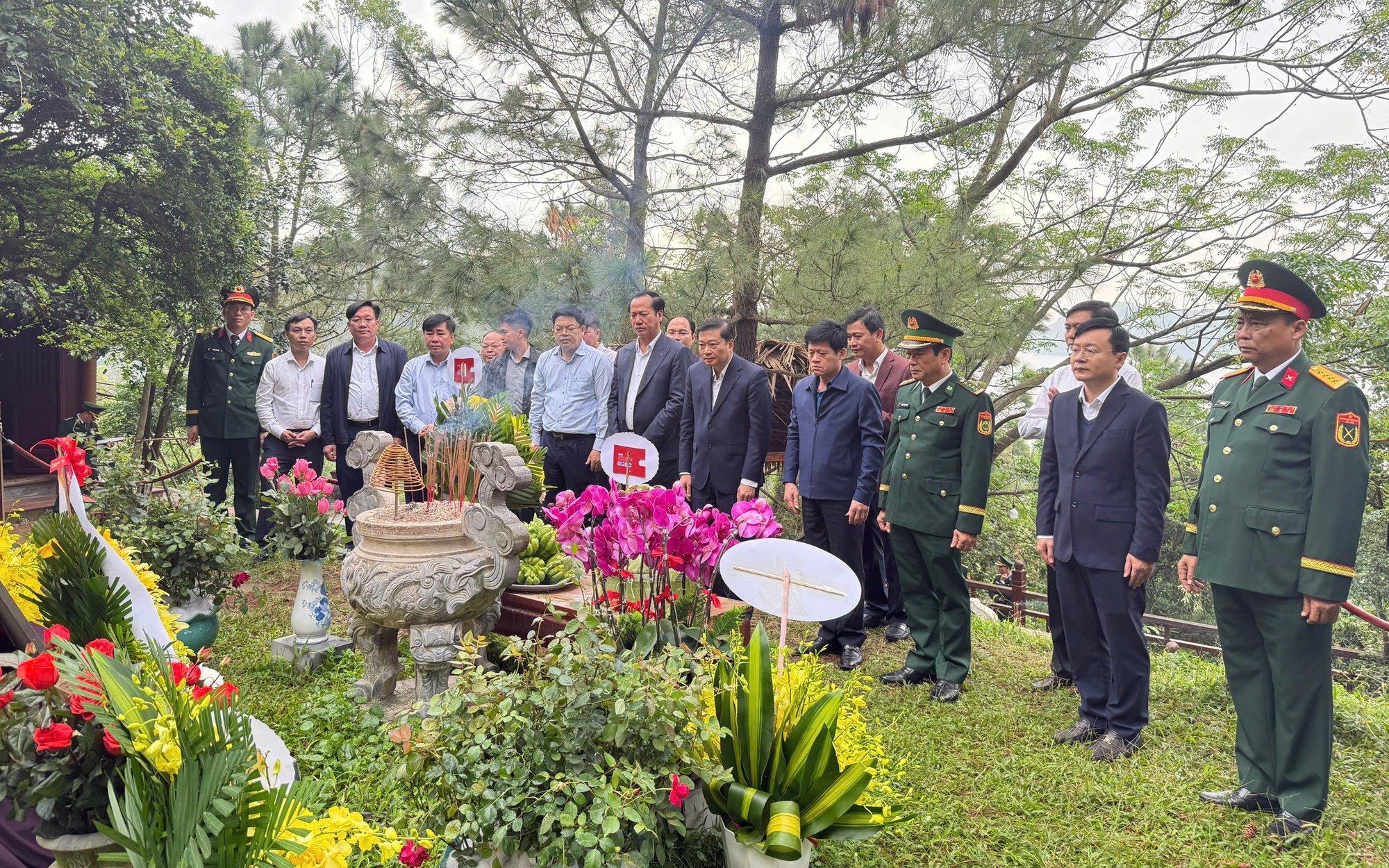 Lãnh đạo tỉnh Quảng Trị dâng hương, viếng mộ Đại tướng Võ Nguyên Giáp