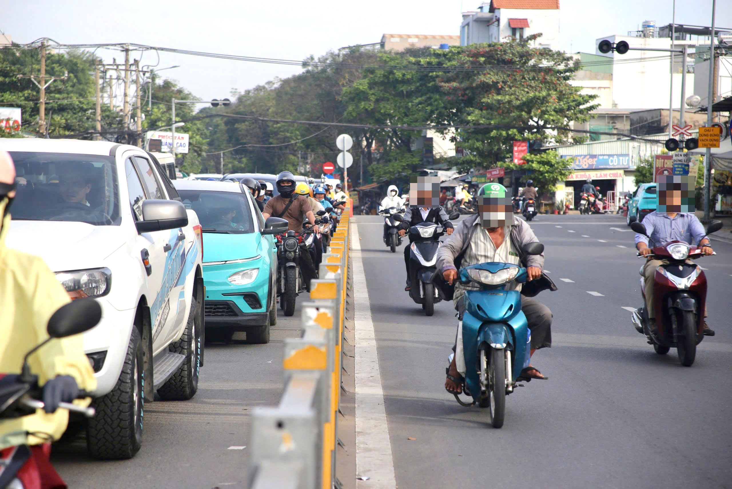 TPHCM: Chủ nhận 40 xe máy đi ngược chiều ở đường Đặng Thùy Trâm - Ảnh 2.