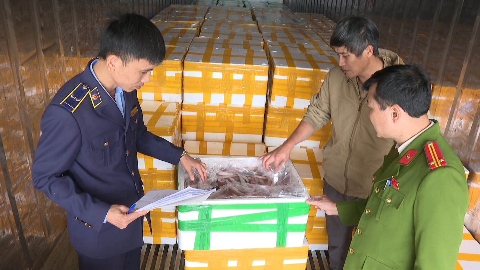 Mua c&aacute; khoai chứa formol từ Trung Quốc 37.000 đồng, chở về Sầm Sơn b&aacute;n 130.000 đồng/kg - Ảnh 1.
