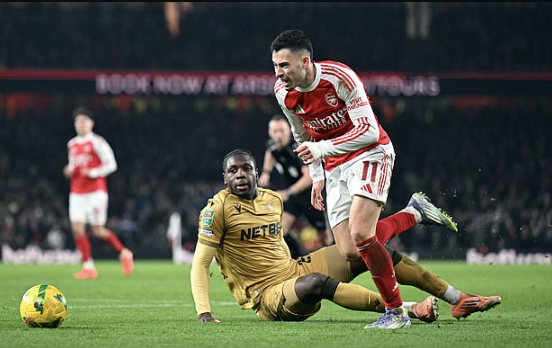 Rượt đuổi tỉ số nghẹt thở Crystal Palace, Arsenal chật vật đoạt v&eacute; b&aacute;n kết League Cup - Ảnh 2.