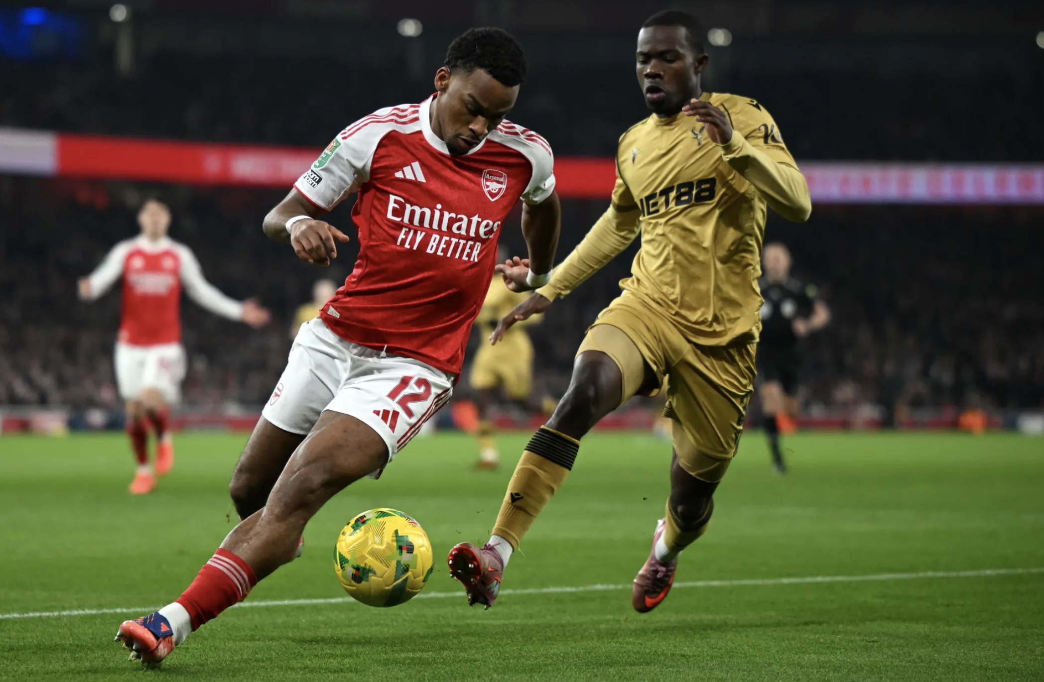 Rượt đuổi tỉ số nghẹt thở Crystal Palace, Arsenal chật vật đoạt v&eacute; b&aacute;n kết League Cup - Ảnh 1.