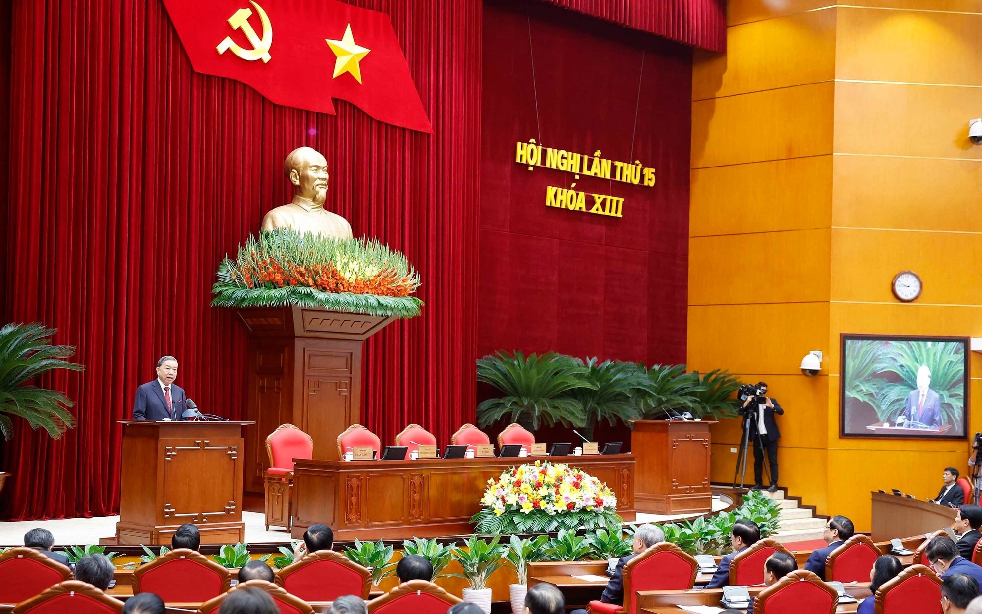 Thông cáo ngày làm việc thứ hai và bế mạc Hội nghị Trung ương 15