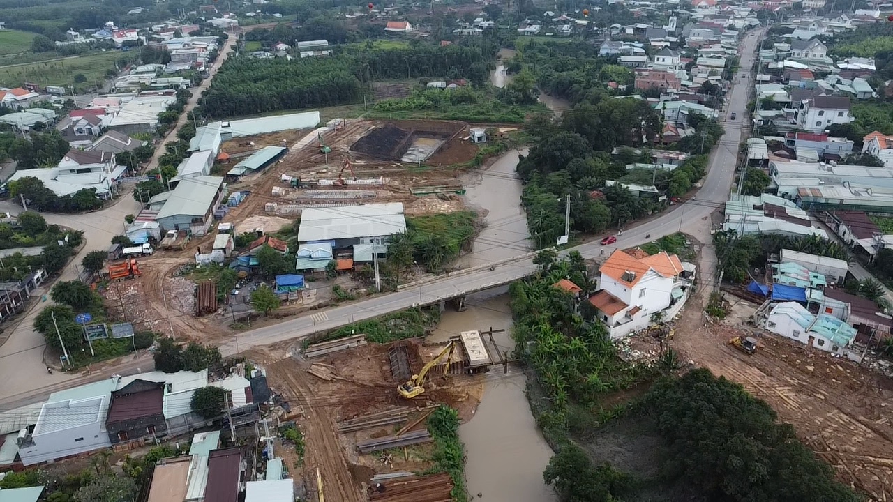 TPHCM: Dự &aacute;n tho&aacute;t nước bị "đứng h&igrave;nh" v&igrave; h&agrave;ng chục hộ d&acirc;n kh&ocirc;ng chịu b&agrave;n giao mặt bằng - Ảnh 1.