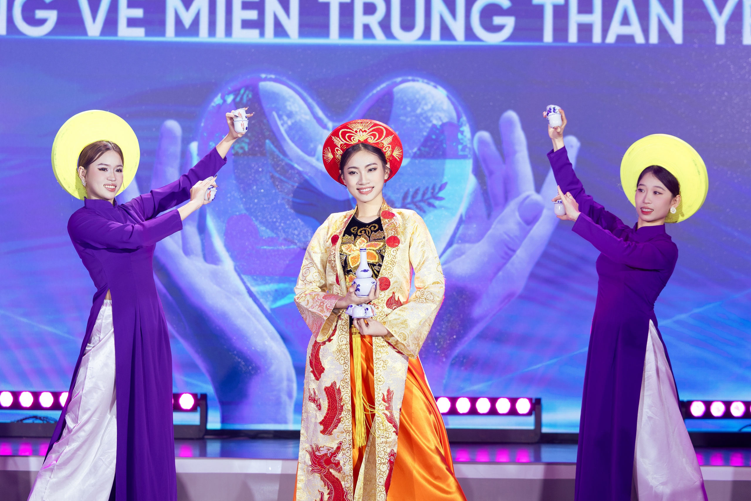 Hoa hậu Sinh viên Hòa bình Việt Nam gây quỹ hơn 386 triệu đồng - Ảnh 2.