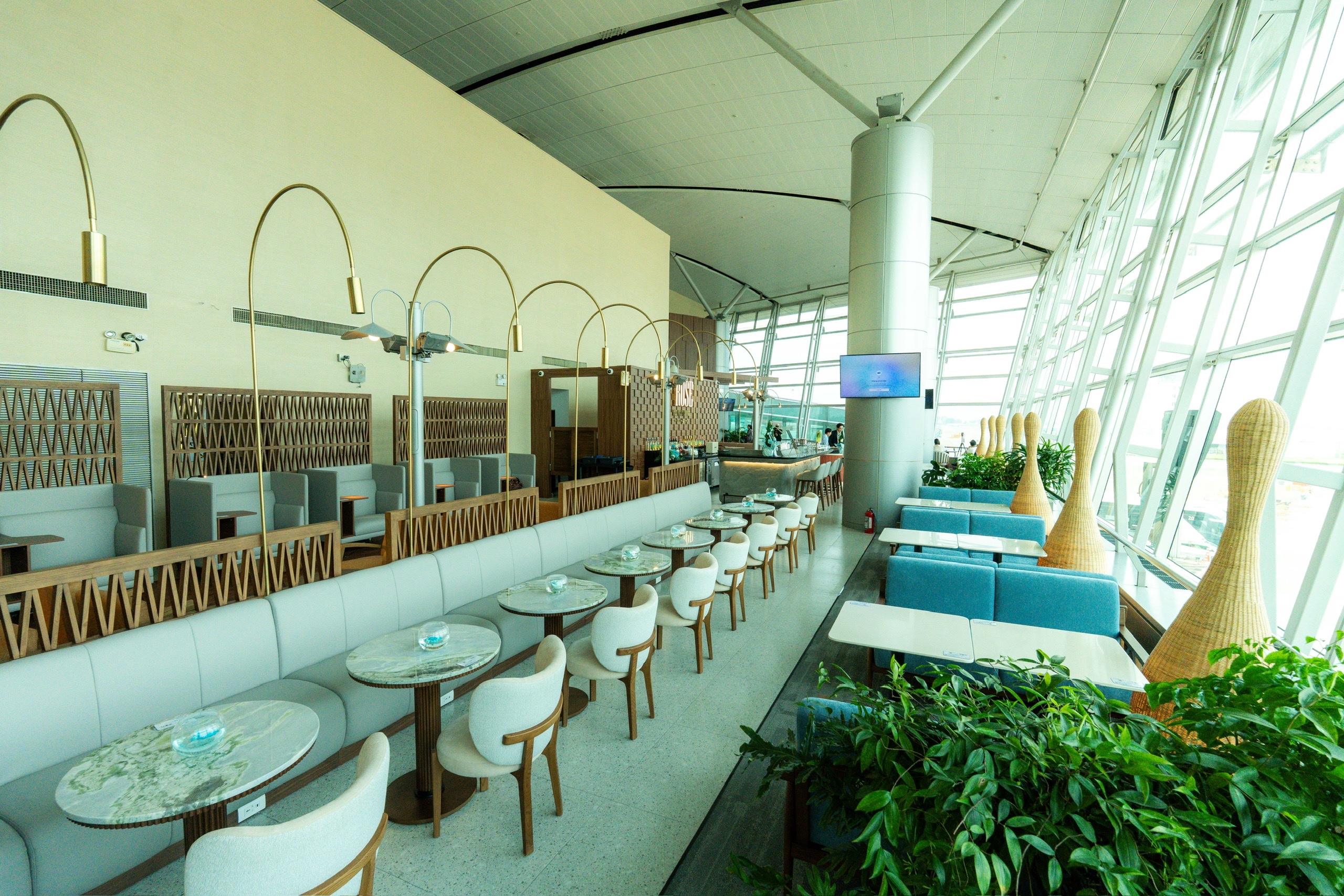 Rose Lounge reopens with world-class upgrade - Ảnh 2.