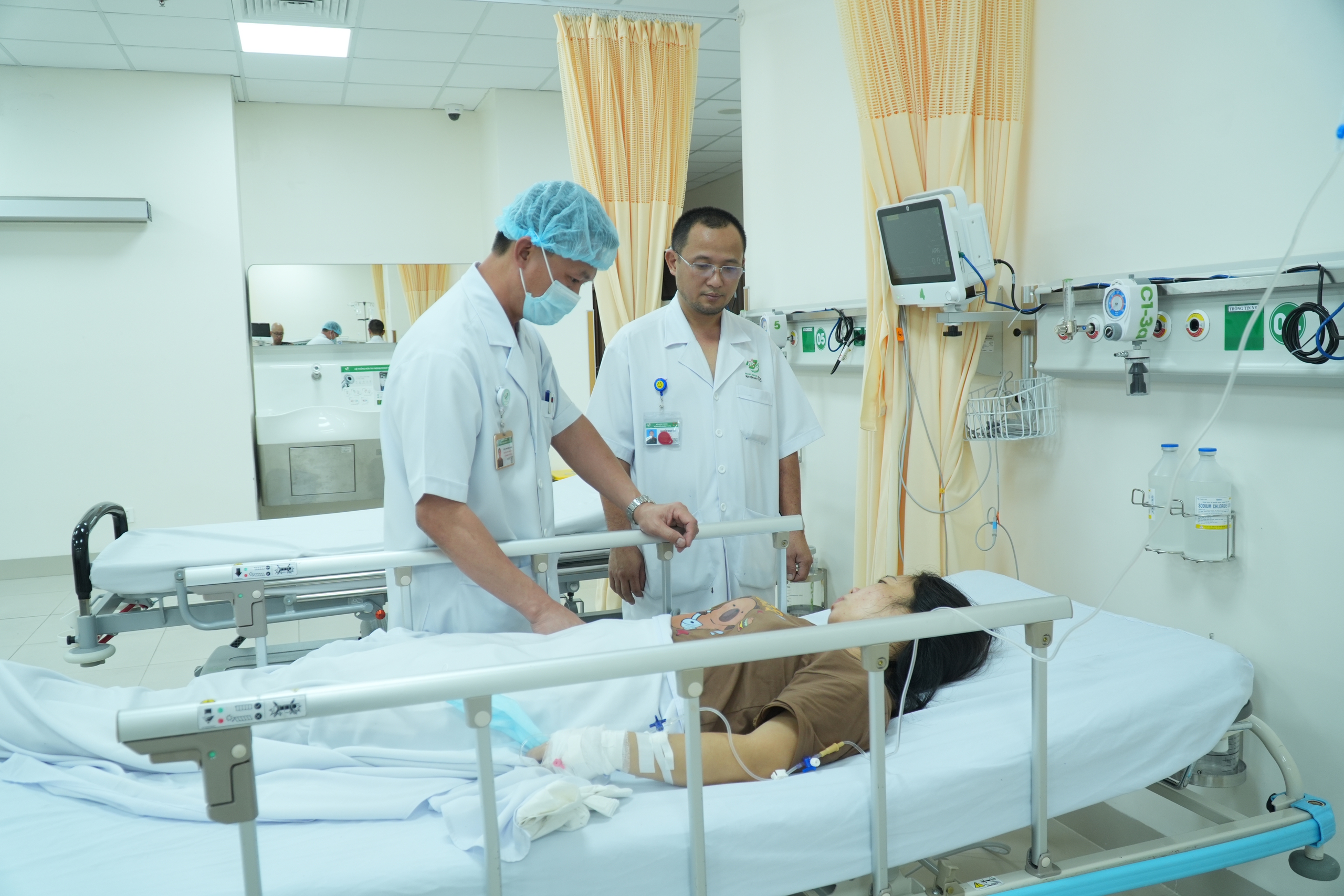 B&aacute;c sĩ qu&acirc;n y v&agrave; chuyến bay cấp cứu k&eacute;o d&agrave;i 14 giờ  - Ảnh 5.