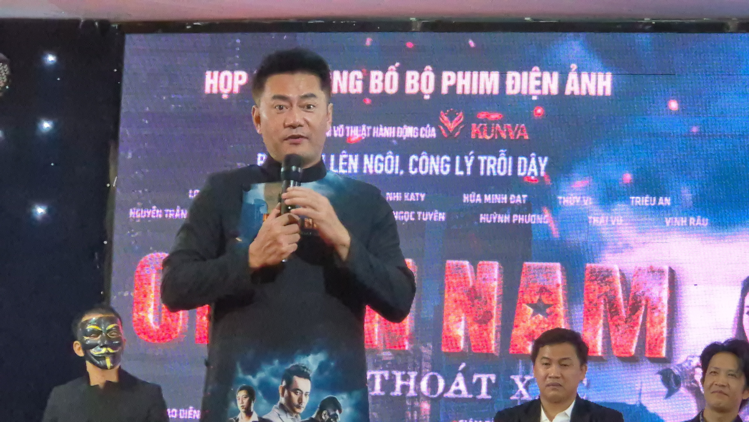 Trương Minh Cường "hy sinh" một cánh tay vì mê đánh đấm, hành động - Ảnh 1.