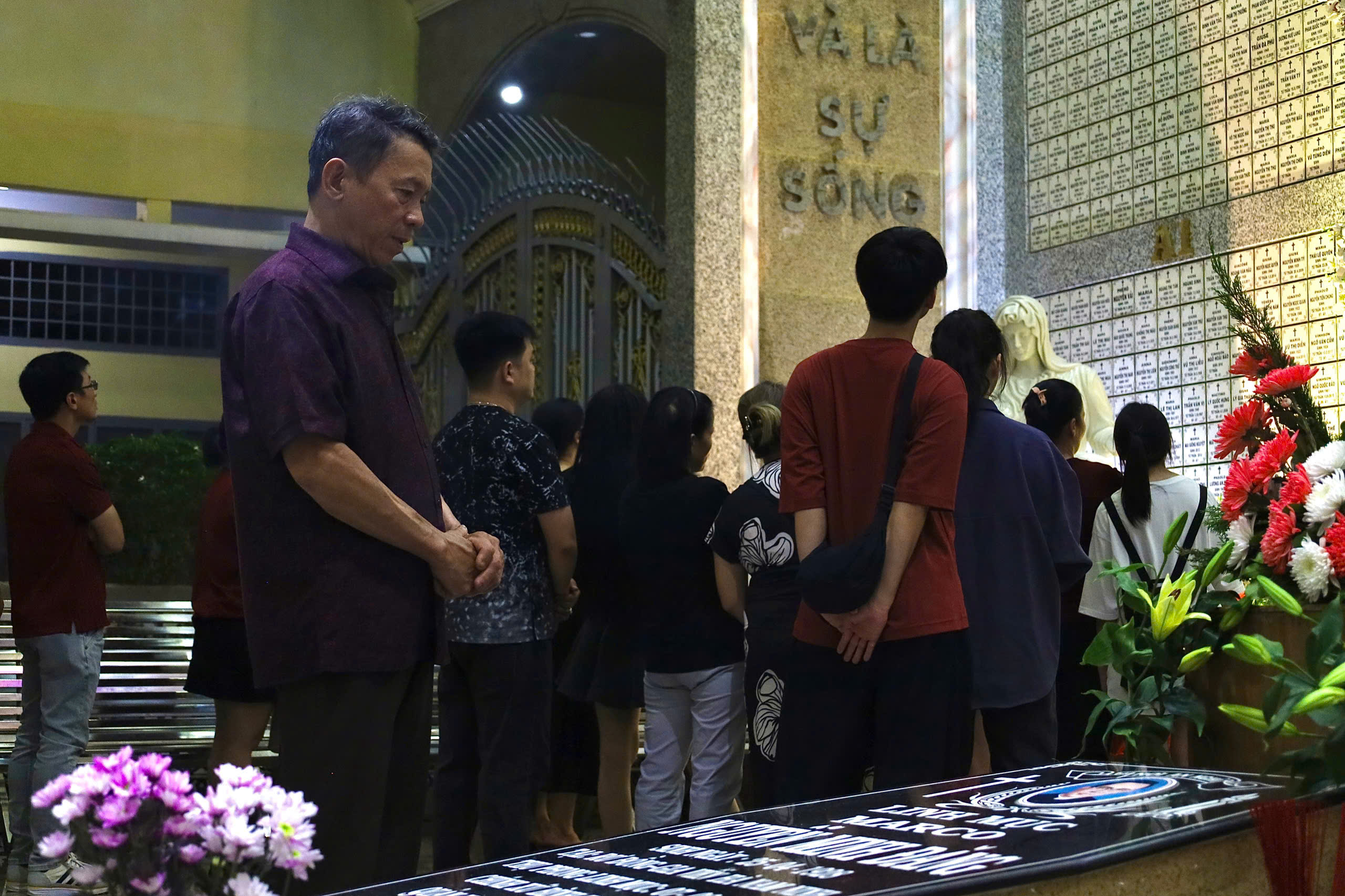 Kh&ocirc;ng kh&iacute; Gi&aacute;ng sinh rộn r&agrave;ng với tuyết rơi nh&acirc;n tạo tại TPHCM - Ảnh 25.