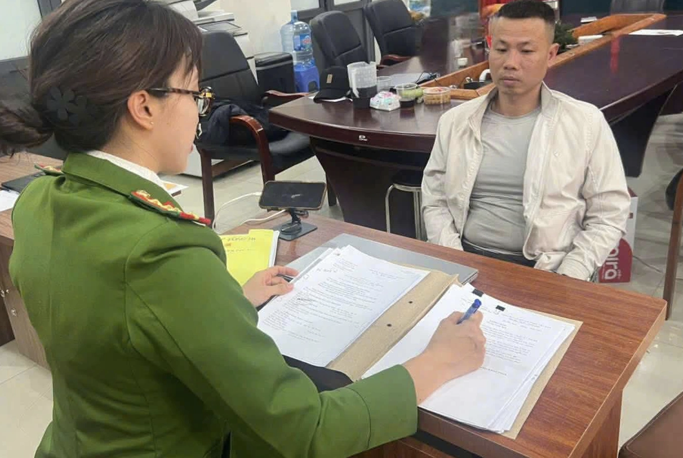 Tạm giữ tài xế Doãn Việt Cường Sau Vụ ô tô lật nghiêng tại Ngã Tư Sở - Ảnh 1.