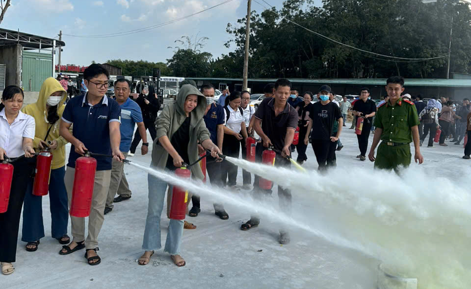 Một đội chữa ch&aacute;y v&agrave; cứu nạn cứu hộ ở TPHCM cứu chữa th&agrave;nh c&ocirc;ng 200 tỉ đồng cho doanh nghiệp - Ảnh 3.