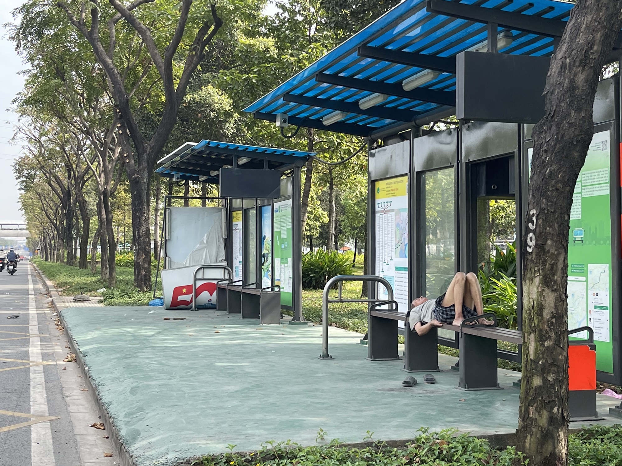 TPHCM Ph&aacute;t hiện thanh ni&ecirc;n tử vong tại trạm xe bu&yacute;t , nguy&ecirc;n nh&acirc;n đang được điều tra - Ảnh 1.