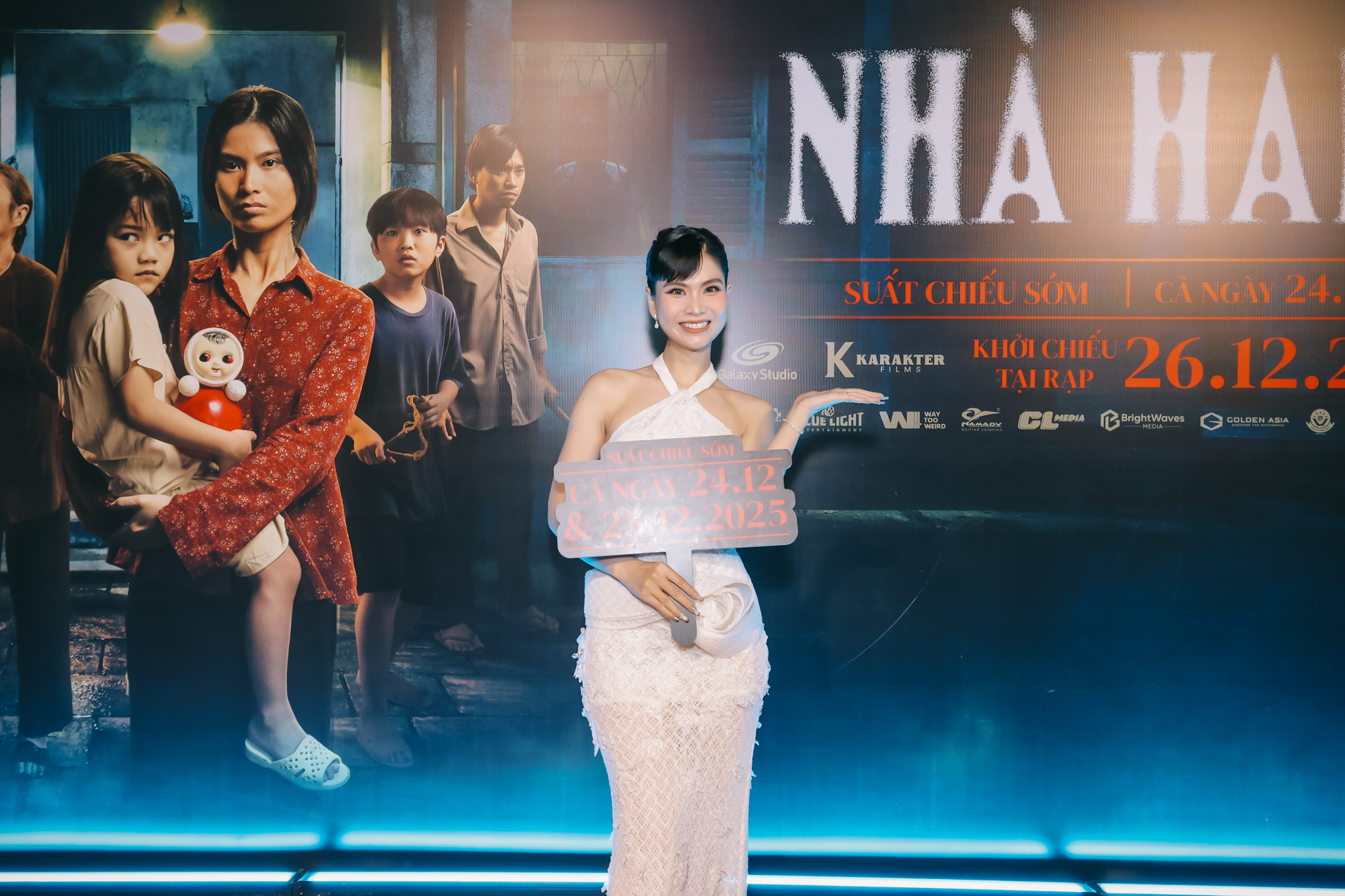 Phương Thanh đầy gợi cảm mừng phim của Trâm Anh, Kim Hải - Ảnh 11.