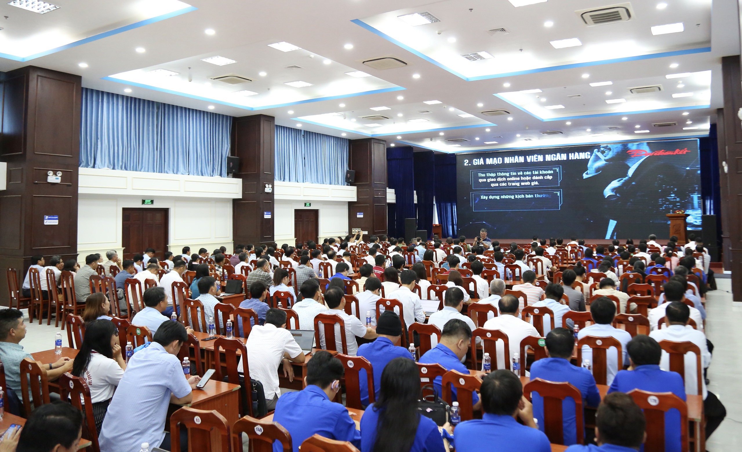 T&agrave;i khoản một bảo vệ ở C&agrave; Mau "bốc hơi" h&agrave;ng trăm triệu đồng - Ảnh 1.