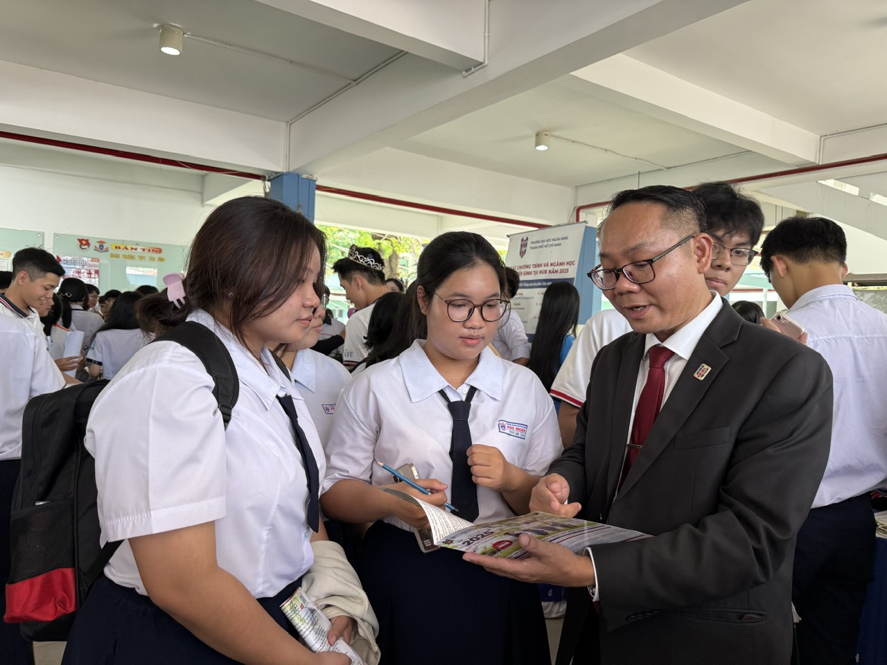Trường ĐH Ng&acirc;n h&agrave;ng TPHCM mở 4 ng&agrave;nh mới  - Ảnh 1.
