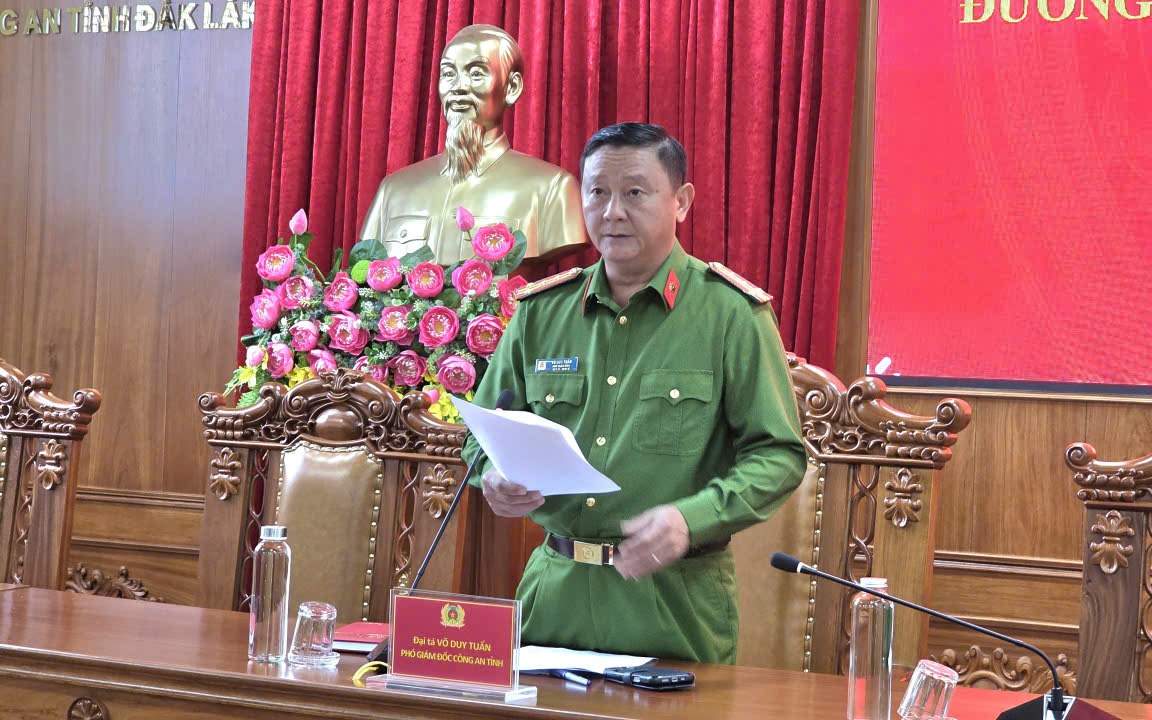 Công bố triệt phá đường dây buôn bán ma túy khủng, thu giữ 2 khẩu súng