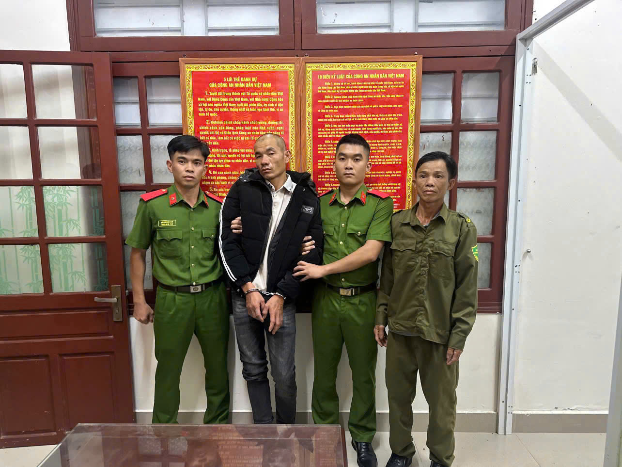 Chủ qu&aacute;n c&agrave; ph&ecirc; bị trộm: H&agrave;nh tr&igrave;nh điều tra kẻ đầu trọc ở Đ&agrave; Nẵng - Ảnh 1.