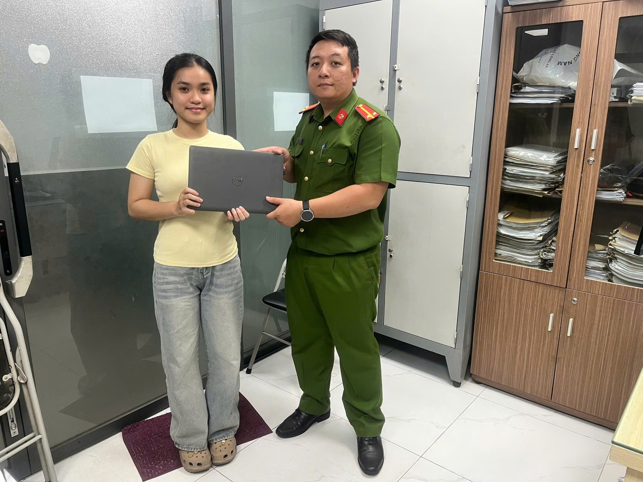 C&ocirc; g&aacute;i 18 tuổi bị trộm laptop khi ngồi học ở The Coffee House - Ảnh 1.