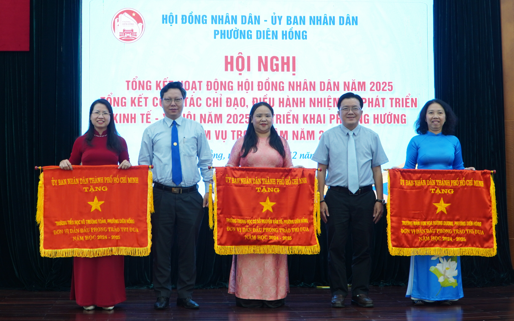 Phường Diên Hồng thành lập Trung tâm Cung ứng dịch vụ công, "nhiều việc cần làm ngay" - Ảnh 3.