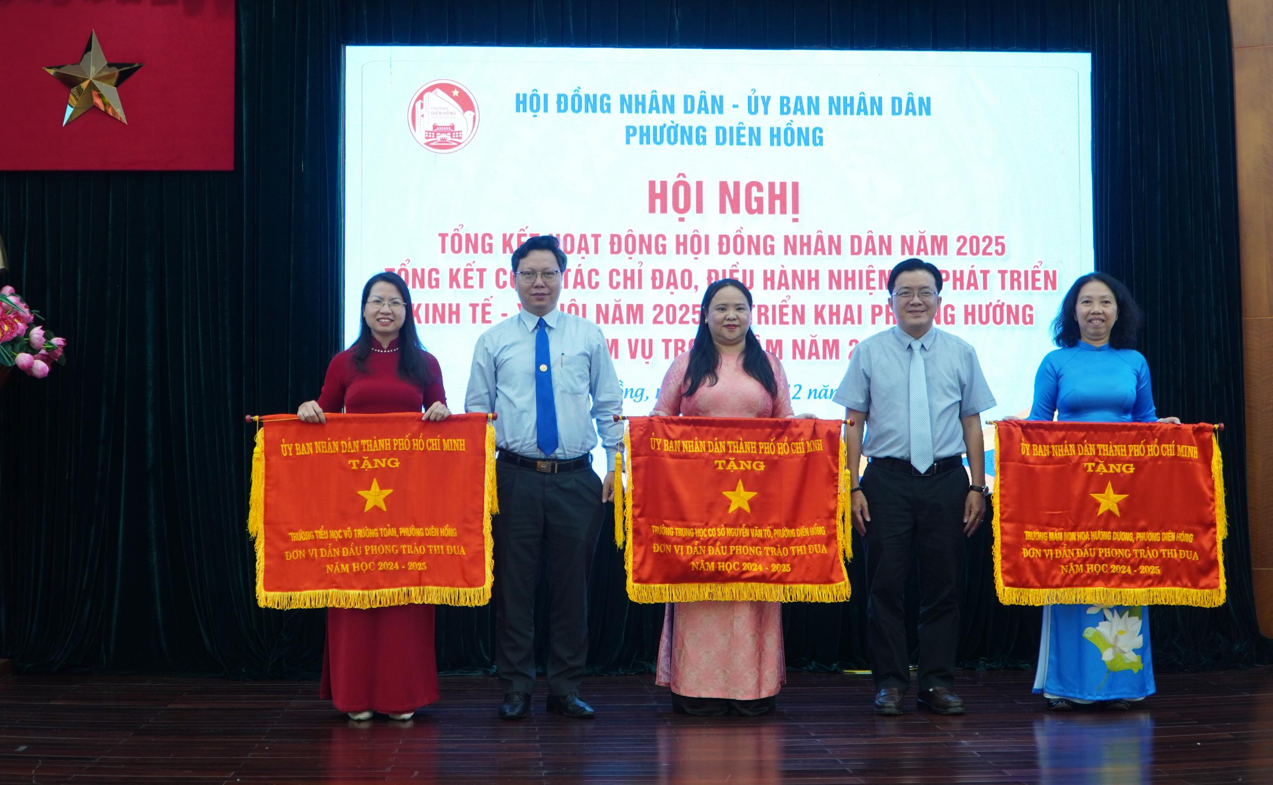 TPHCM: phường Di&ecirc;n Hồng thu ng&acirc;n s&aacute;ch vượt chỉ ti&ecirc;u; 99,96% hồ sơ được giải quyết trước hạn - Ảnh 1.