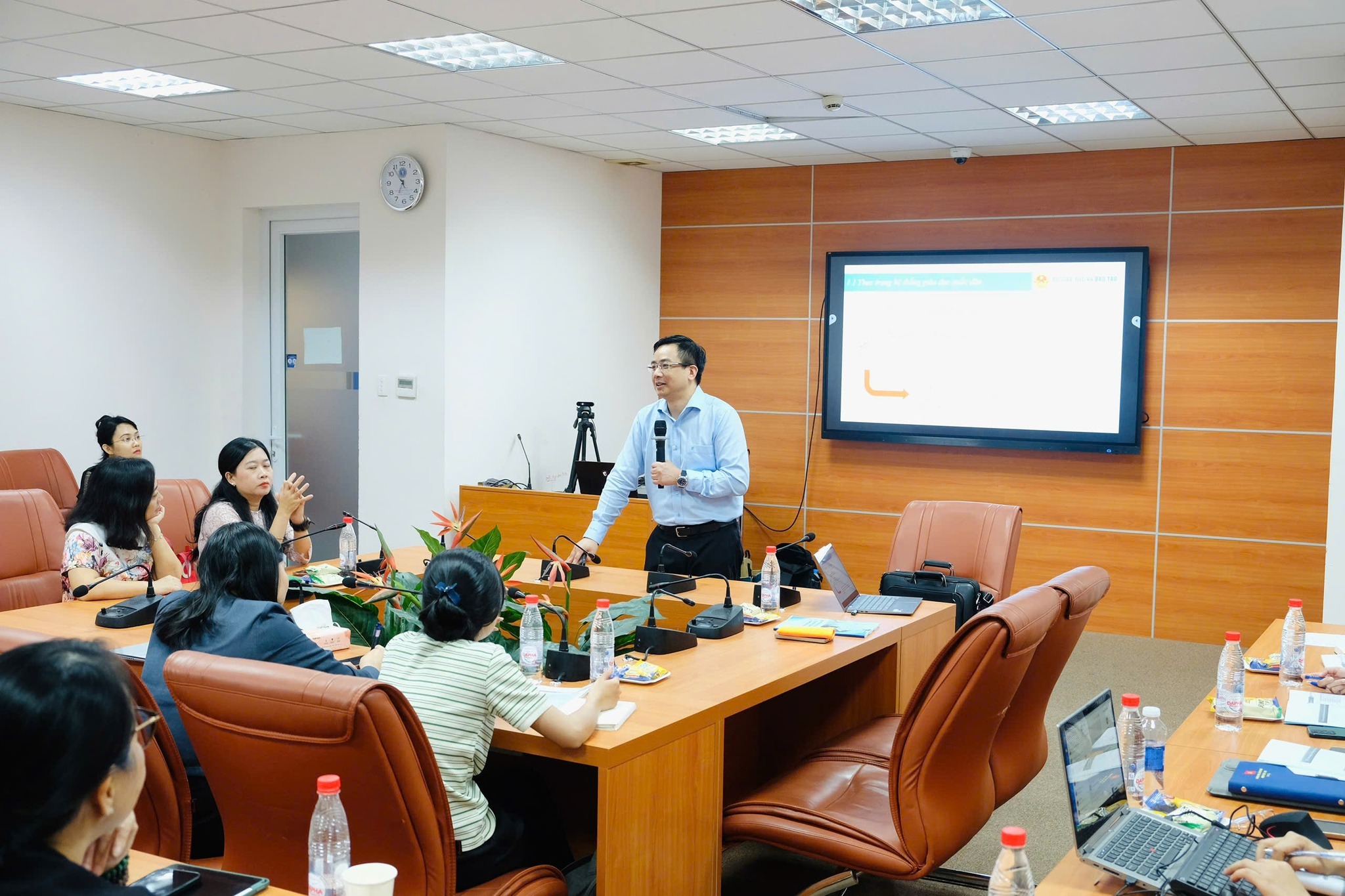 Trường ĐH Luật TPHCM n&acirc;ng cao năng lực ph&aacute;p l&yacute; ng&agrave;nh gi&aacute;o dục - Ảnh 1.