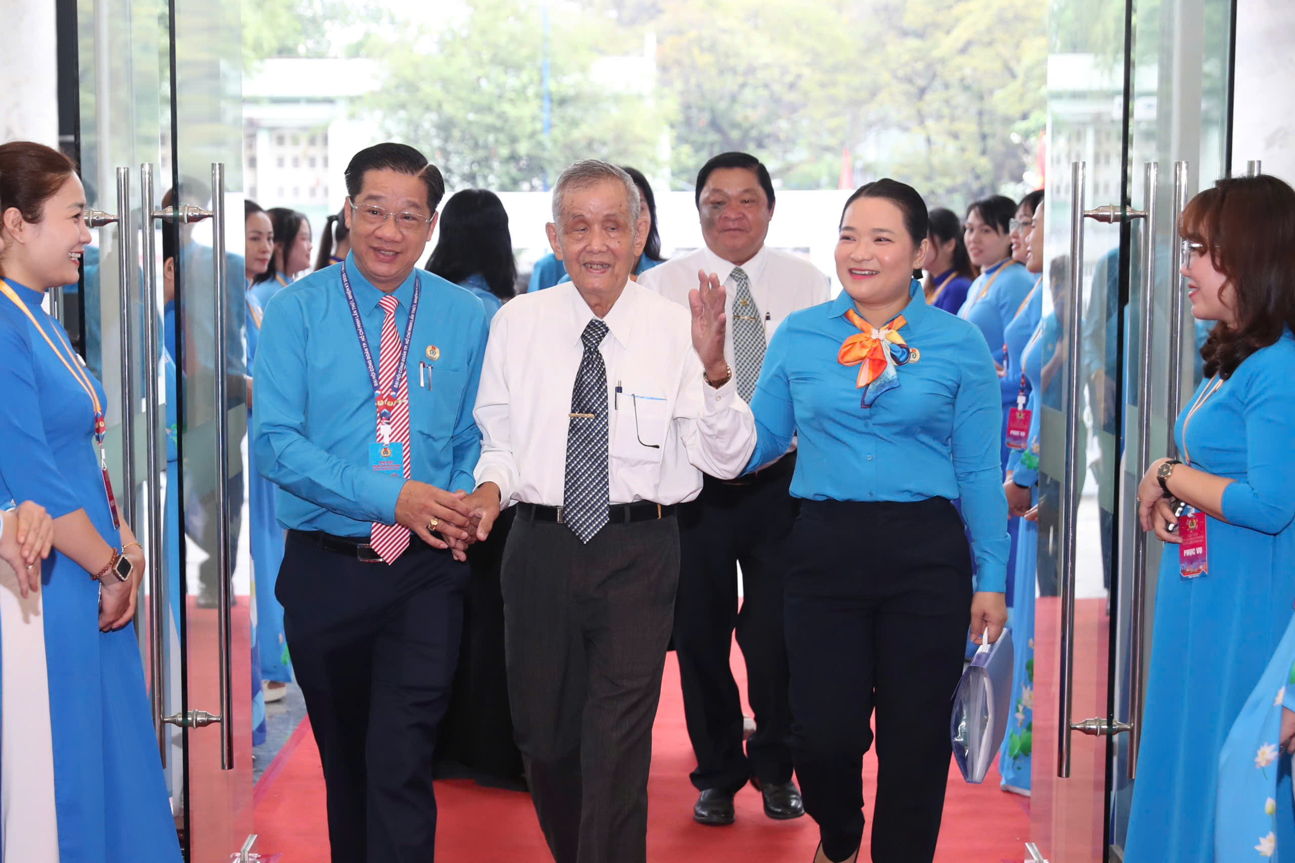 Nhiều lãnh đạo trung ương và TPHCM đến dự Đại hội Công đoàn TPHCM - Ảnh 8.