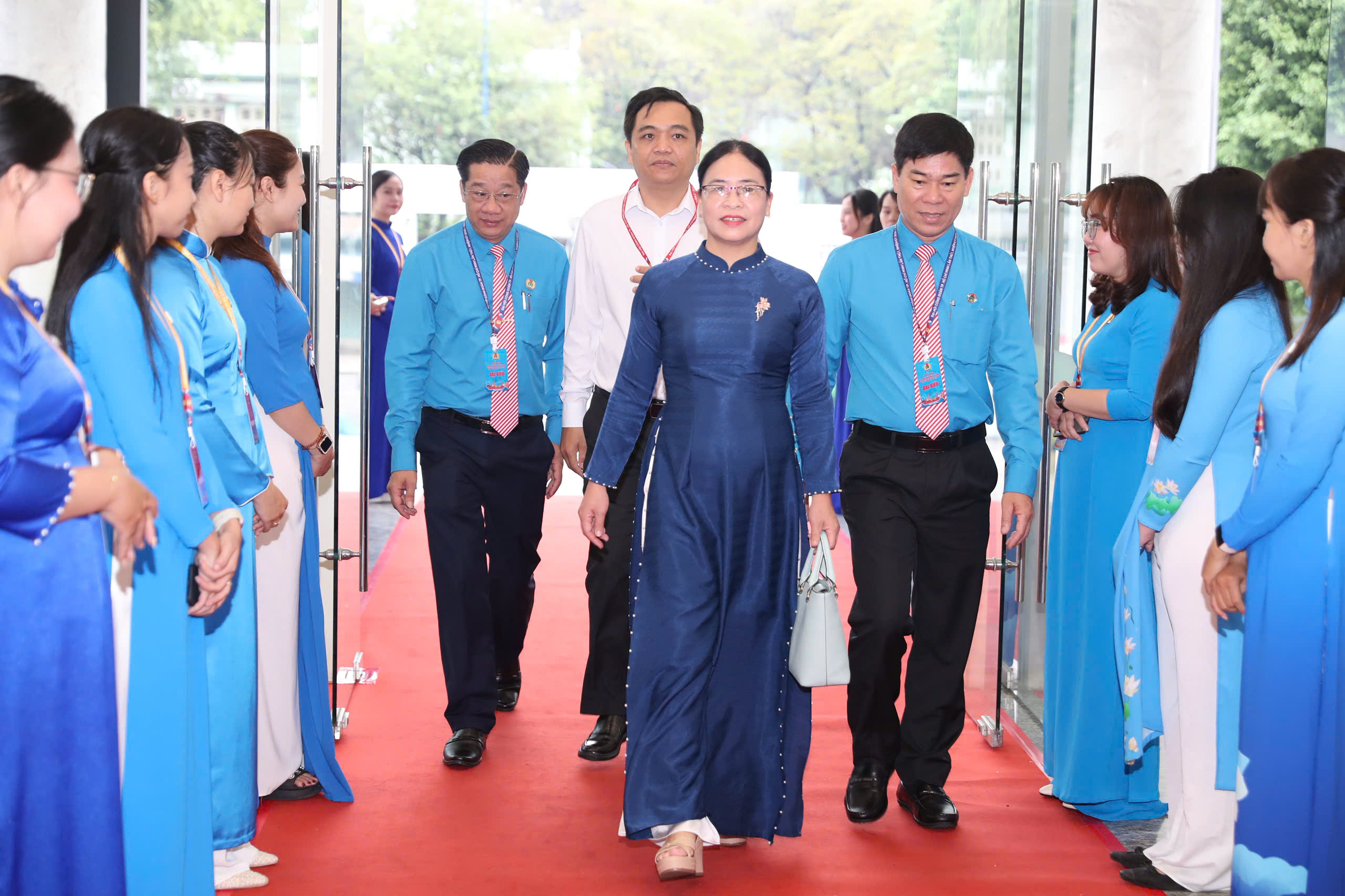 Nhiều lãnh đạo trung ương và TPHCM đến dự Đại hội Công đoàn TPHCM - Ảnh 10.
