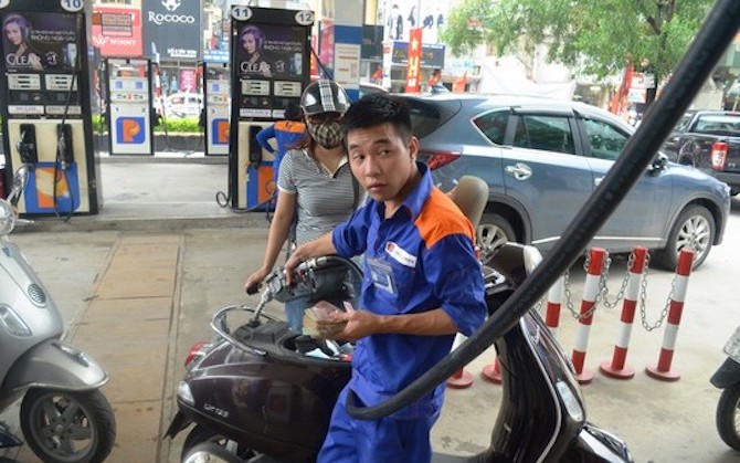 Giá xăng giảm hơn 500 đồng/lít