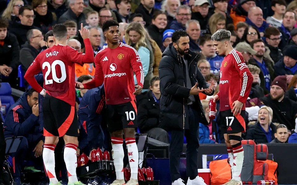 Rashford tiết lộ “bí kíp” hồi sinh, Hojlund mỉa mai Man Utd