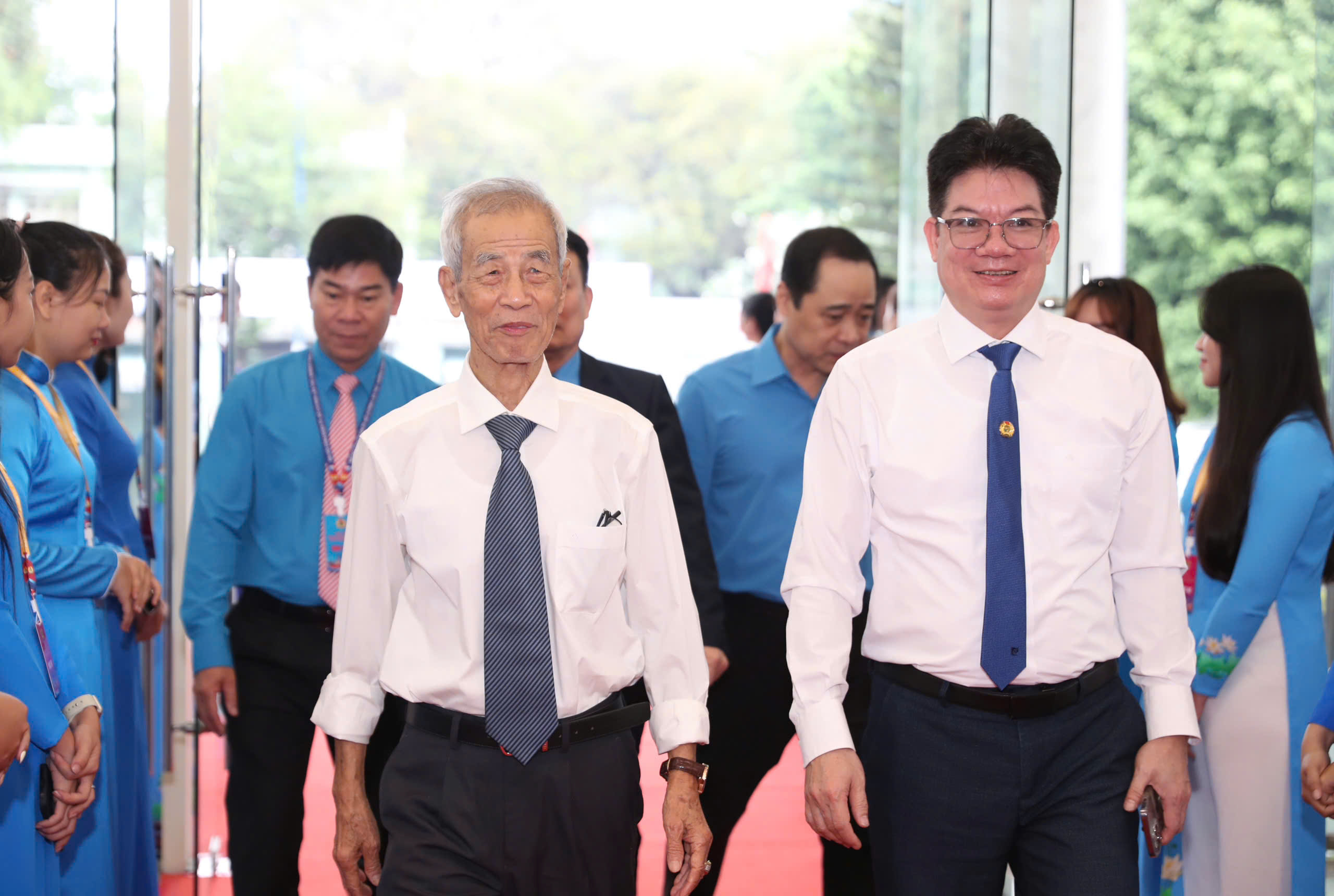 Nhiều lãnh đạo trung ương và TPHCM đến dự Đại hội Công đoàn TPHCM - Ảnh 2.