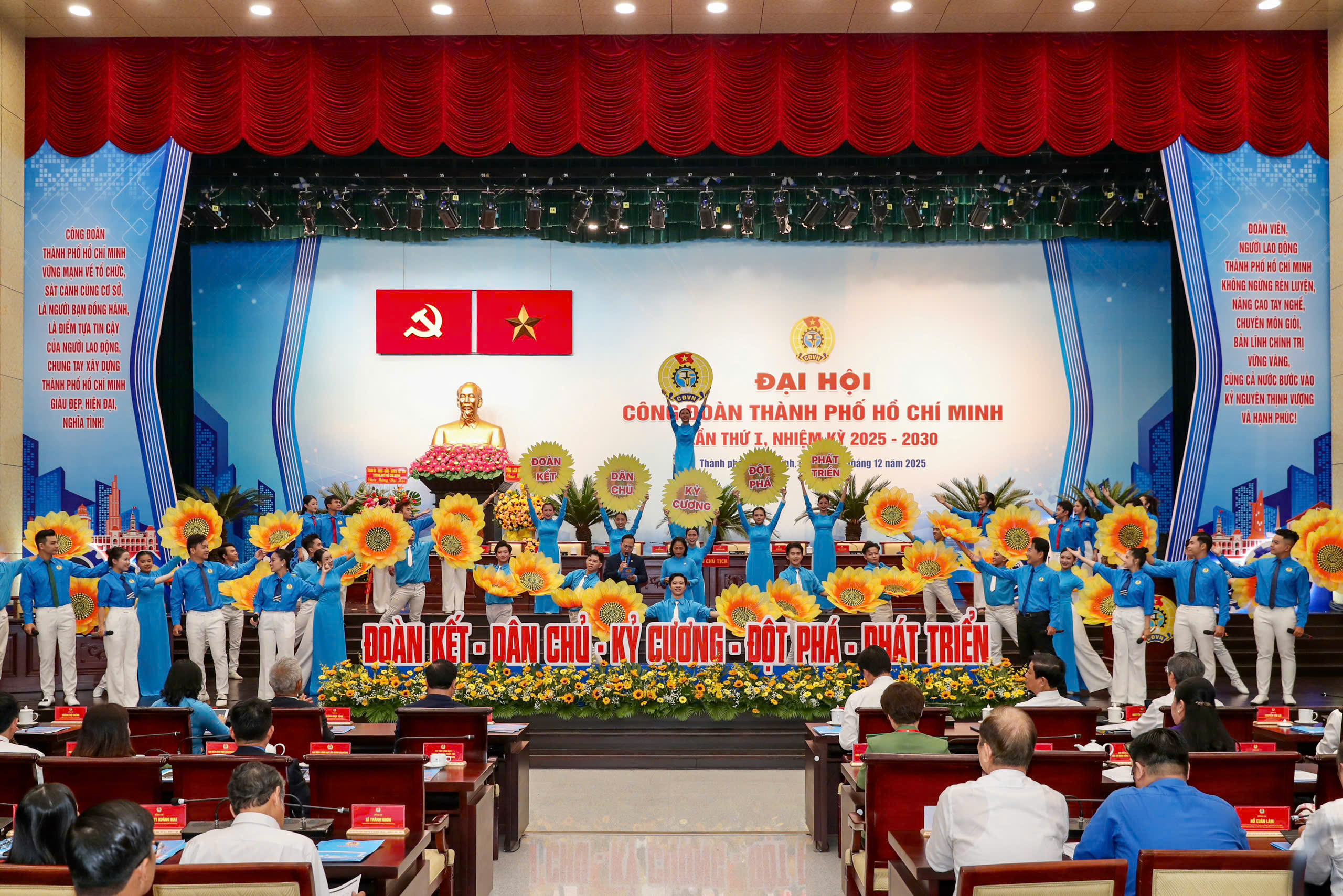 Nhiều lãnh đạo trung ương và TPHCM đến dự Đại hội Công đoàn TPHCM - Ảnh 6.