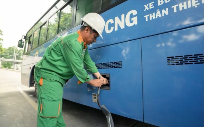 Gần 500 xe buýt TPHCM có thể ngừng hoạt động vì thiếu khí, Bộ Công Thương yêu cầu báo cáo