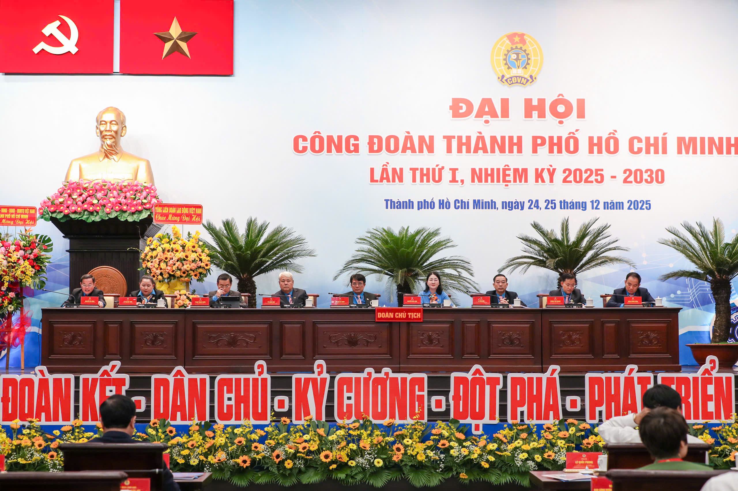 Chặng đường ph&aacute;t triển mới cho phong tr&agrave;o c&ocirc;ng nh&acirc;n, hoạt động C&ocirc;ng đo&agrave;n Th&agrave;nh phố - Ảnh 1.