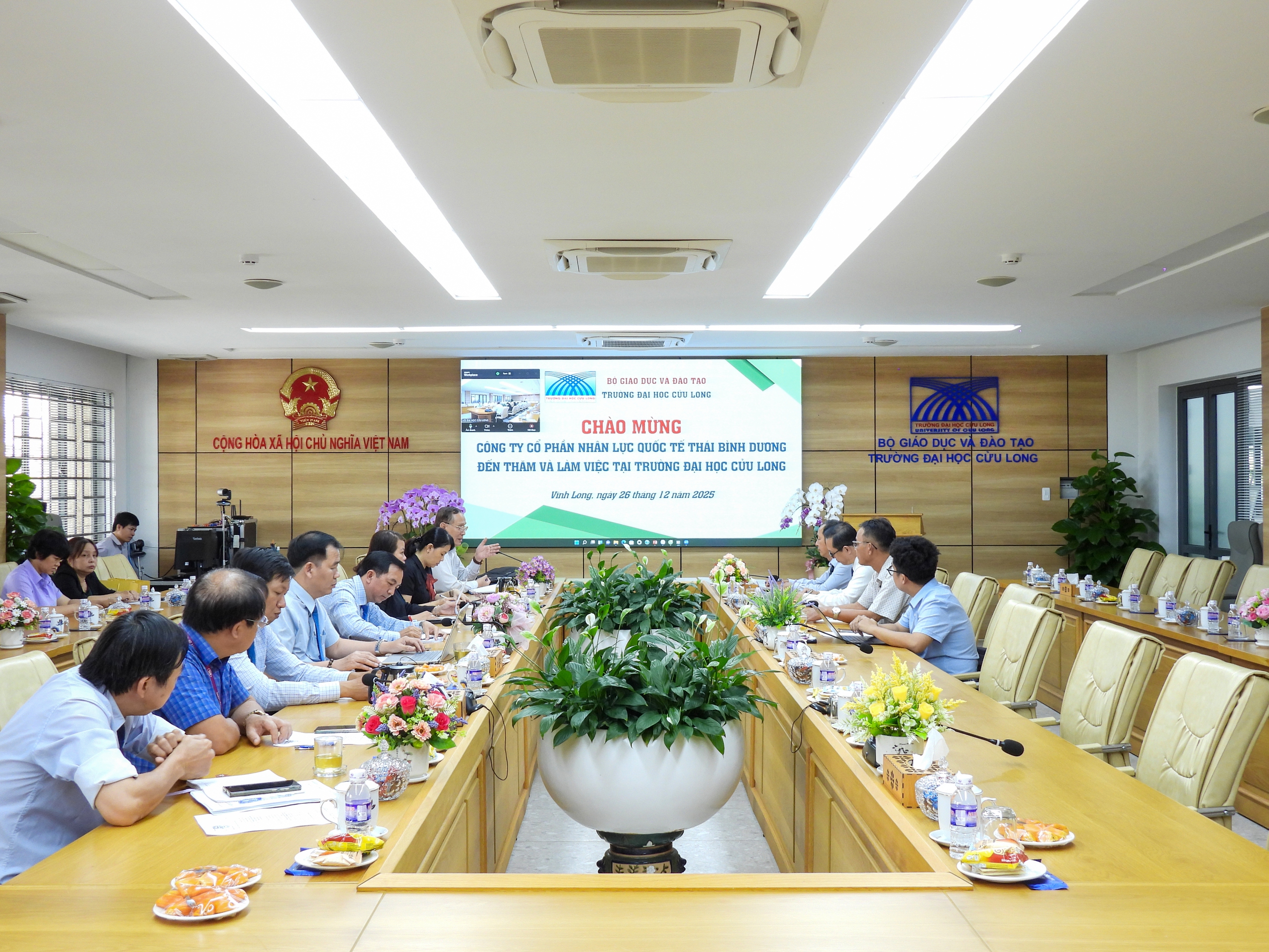 Trường Đại học Cửu Long làm việc với Công ty Cổ phần Nhân lực Quốc tế Thái Bình Dương - Ảnh 1.