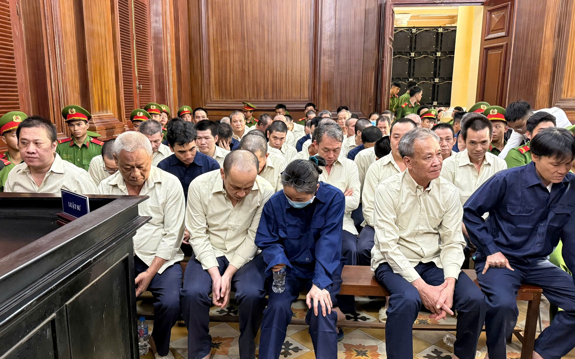 Móc nối hải quan, buôn lậu dầu trị giá gần 35 tỉ đồng: Ông chủ Saigon Transco lĩnh án nặng