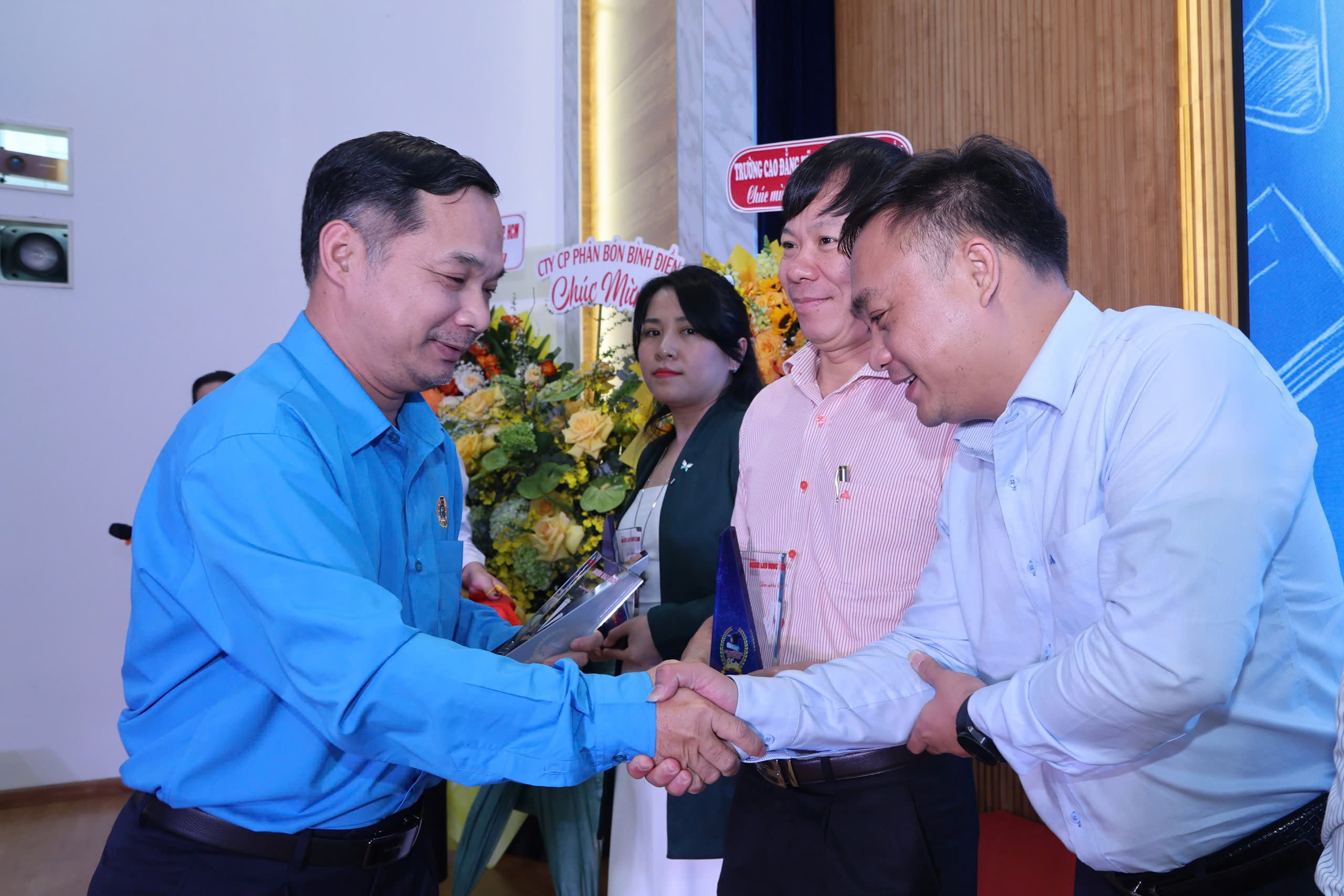 Bền bỉ 25 năm chương tr&igrave;nh &ldquo;Đưa trường học đến th&iacute; sinh&rdquo; - Ảnh 12.