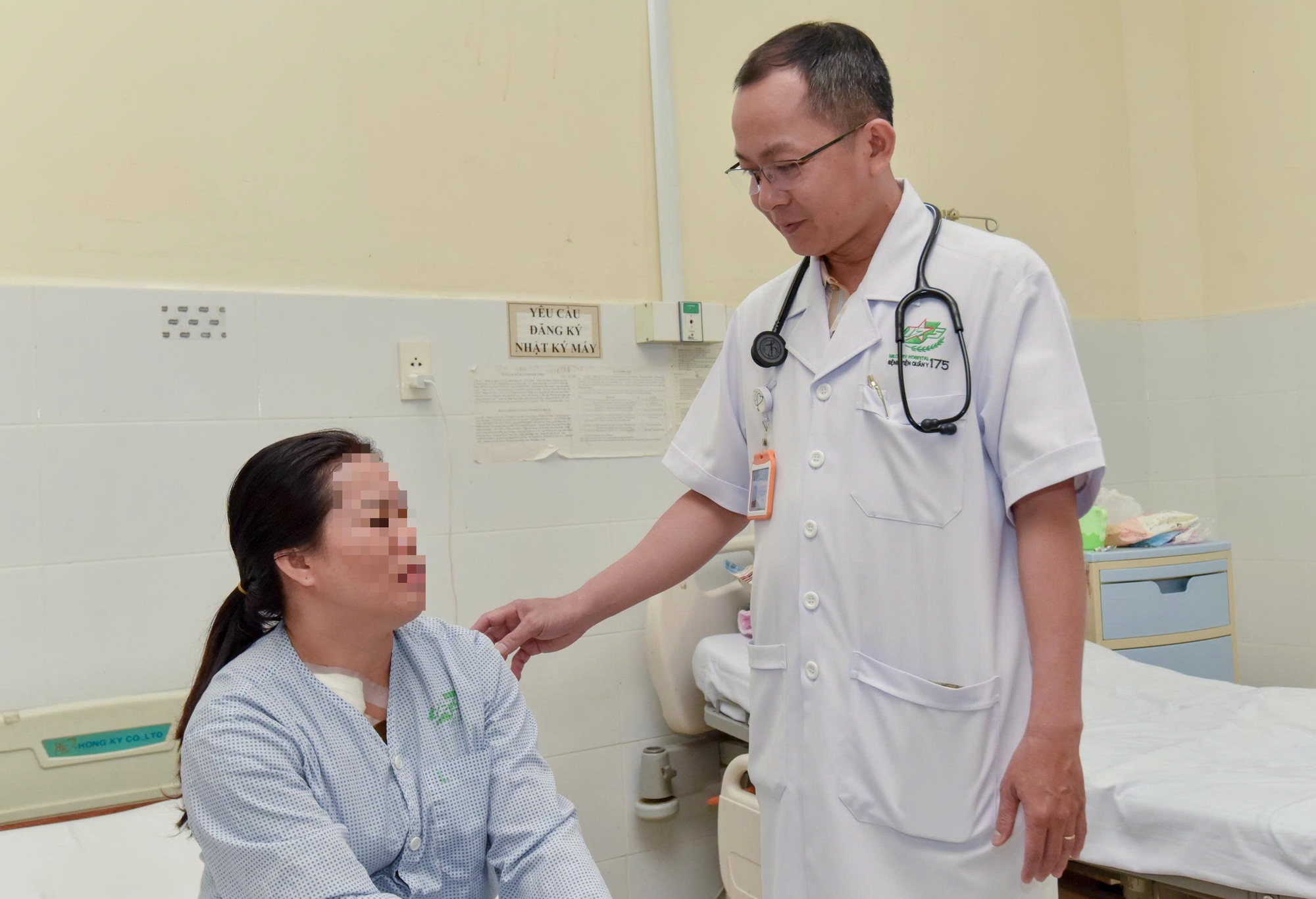 Ống thông truyền hóa chất bị bỏ quên, bị đứt rồi trôi vào tim người phụ nữ - Ảnh 6.