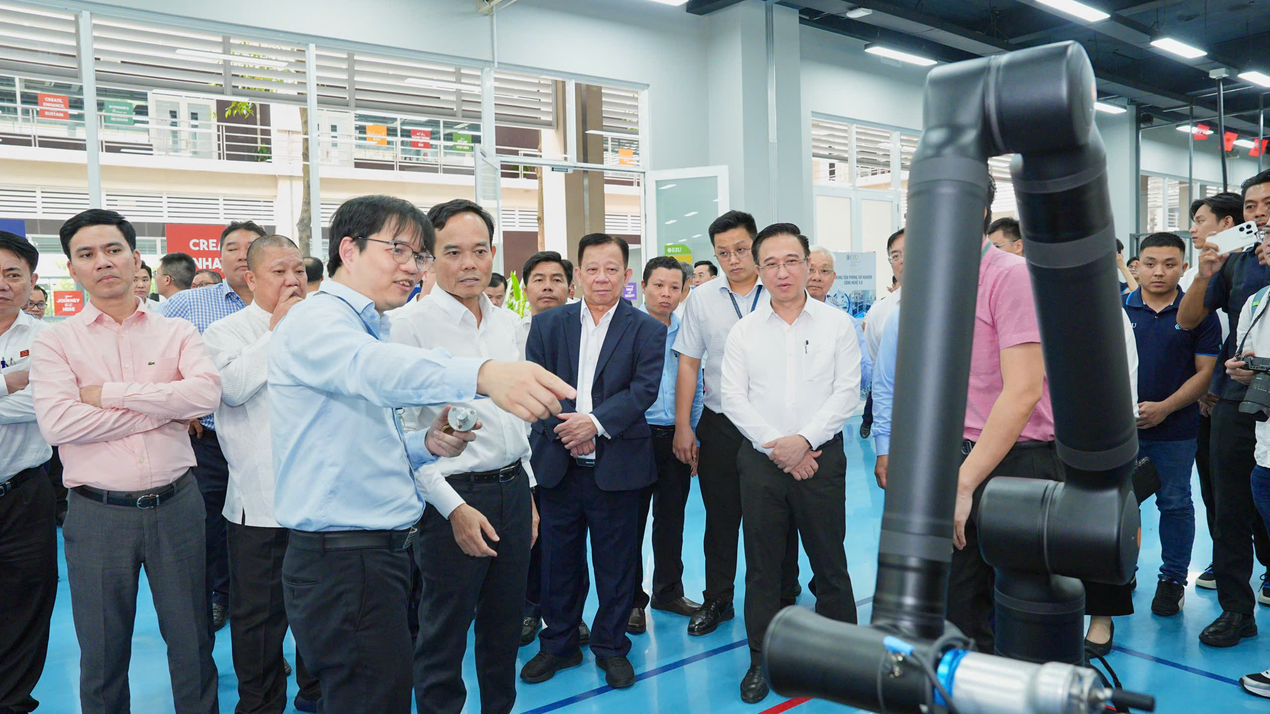 Bí thư Trần Lưu Quang khảo sát Trung tâm khoa học công nghệ tại Bình Dương - Ảnh 4.
