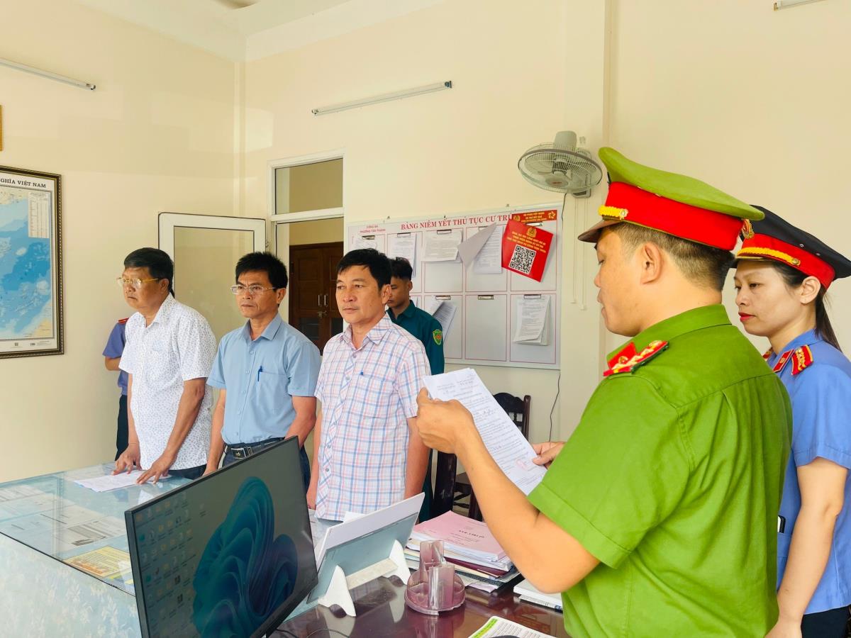 Đà Nẵng khai trừ đảng cựu phó giám đốc trung tâm đào tạo lái xe - Ảnh 1.
