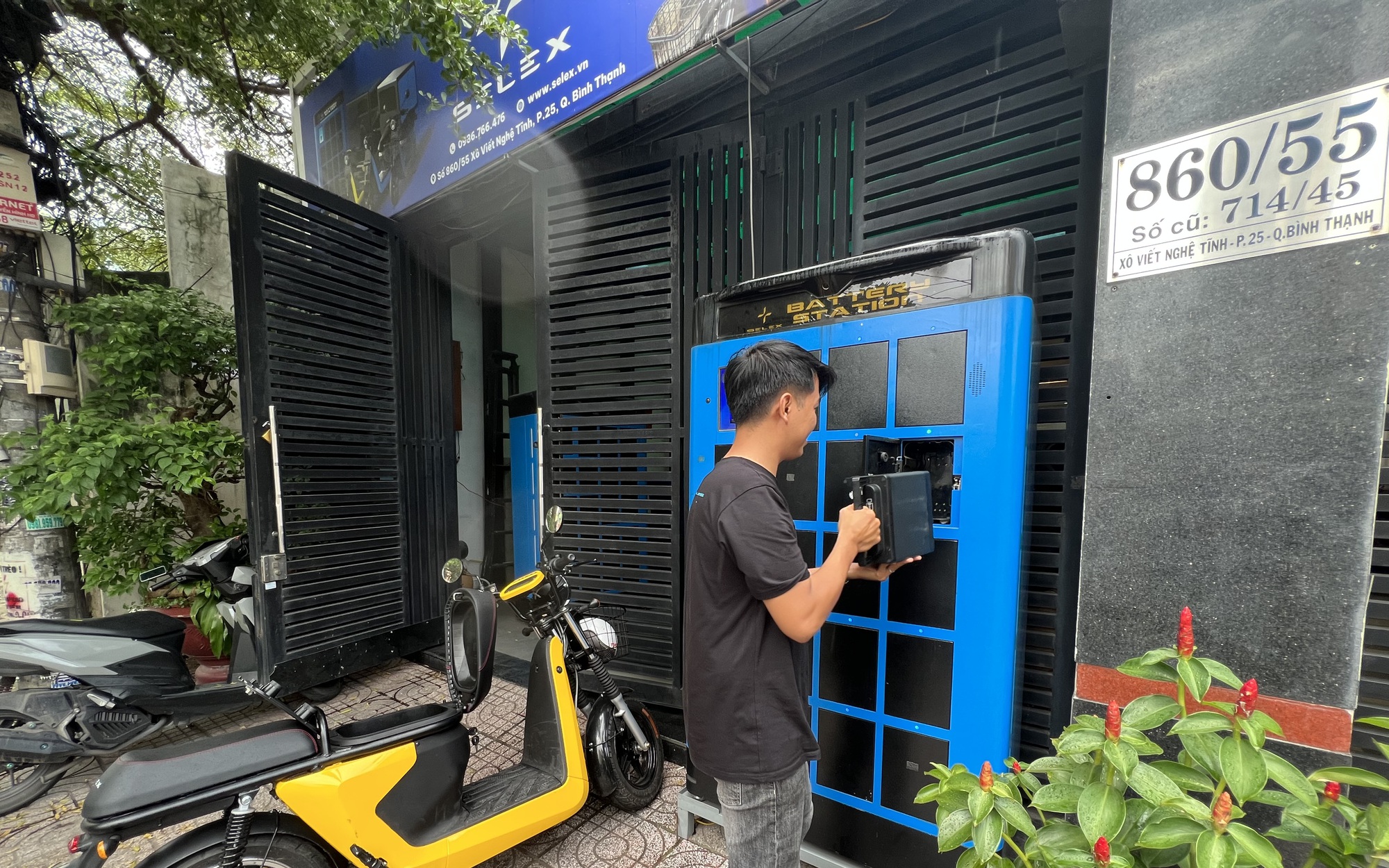 Tủ đổi pin xe máy điện xuất hiện ngày càng nhiều ở TPHCM 